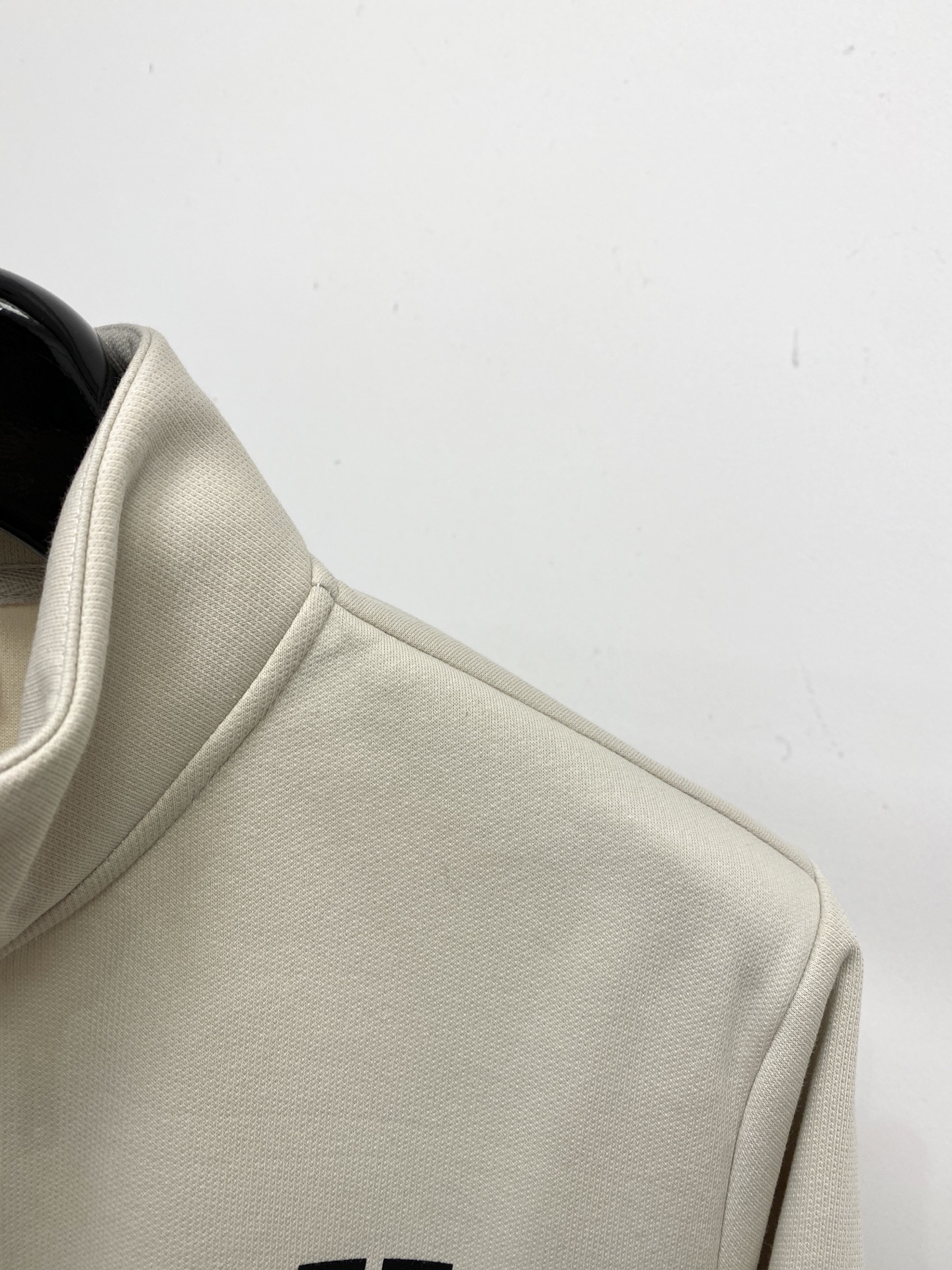 纪梵希、2025新品卫衣外套，帅气时尚，胸前顶级印花图案字母logo，简约百搭款。面料棉 不仅挺括，保持