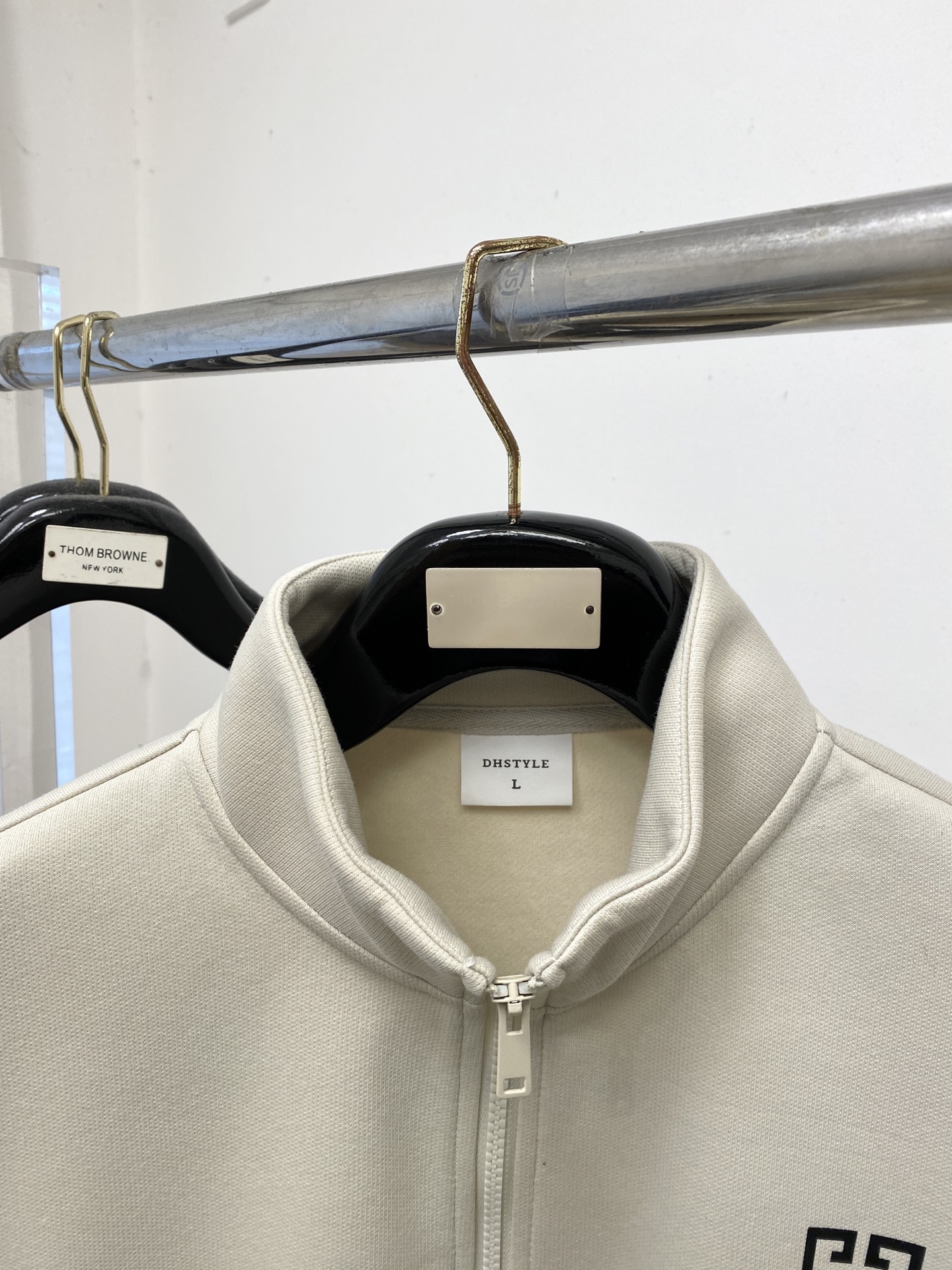 纪梵希、2025新品卫衣外套，帅气时尚，胸前顶级印花图案字母logo，简约百搭款。面料棉 不仅挺括，保持