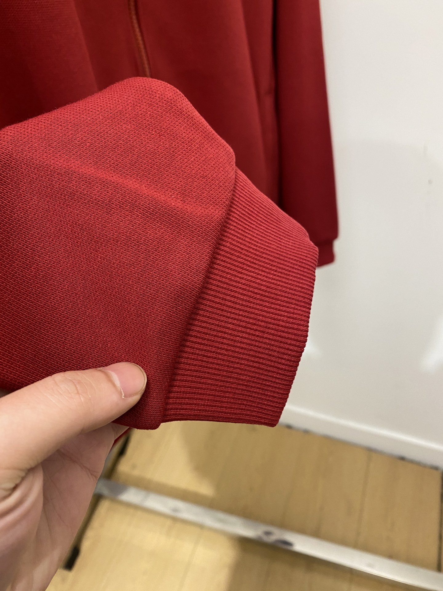 纪梵希、2025新品卫衣外套，帅气时尚，胸前顶级印花图案字母logo，简约百搭款。面料棉 不仅挺括，保持