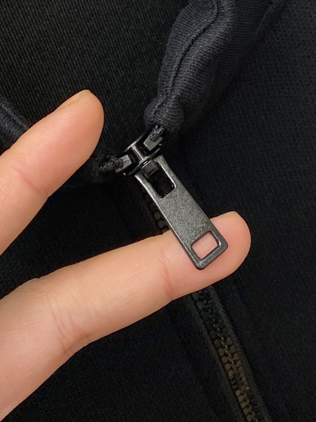 alo、2025新品卫衣外套，帅气时尚，胸前顶级印花字母logo，简约百搭款。面料棉 不仅挺括，保持潮流