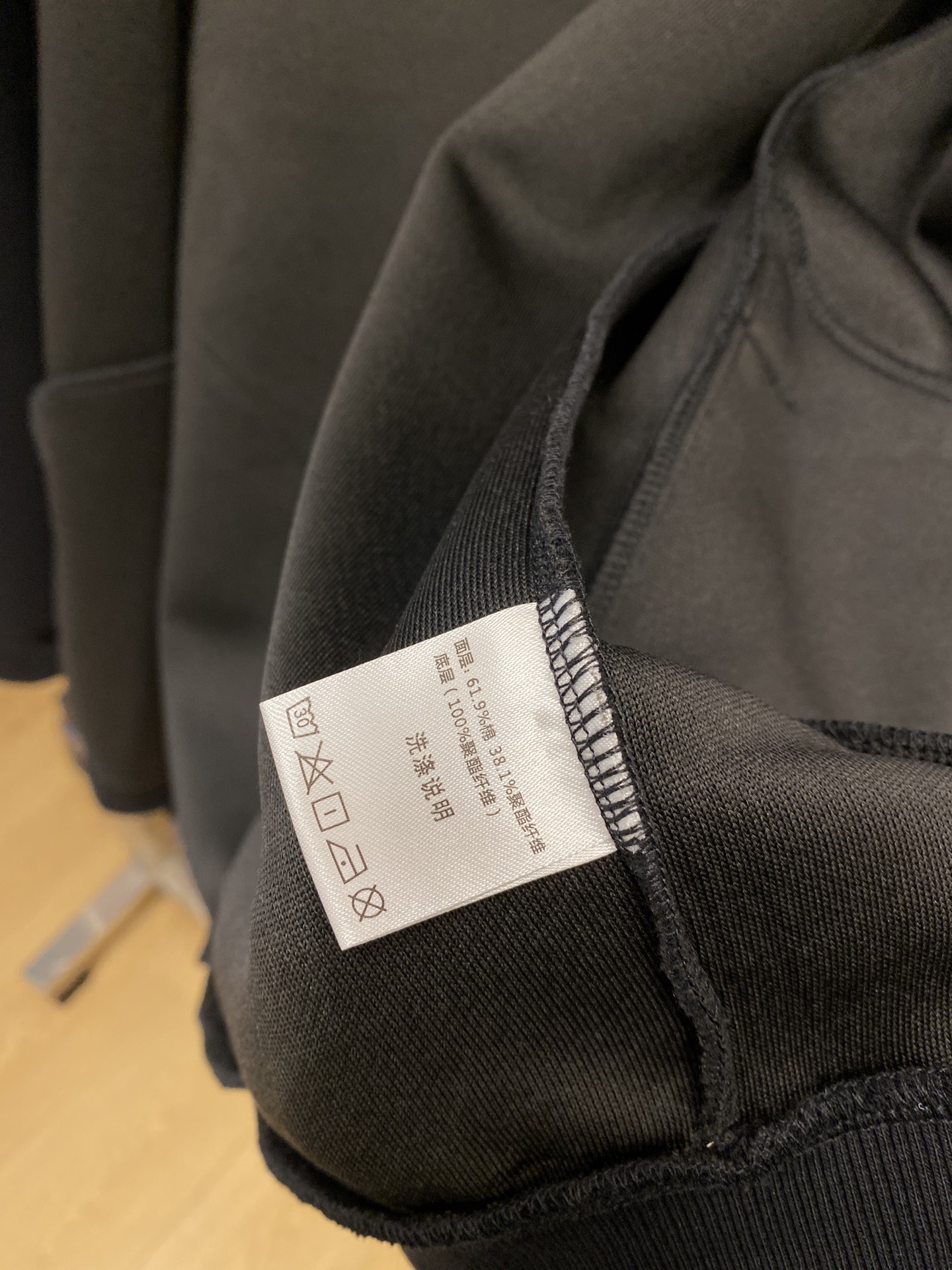 alo、2025新品卫衣外套，帅气时尚，胸前顶级印花字母logo，简约百搭款。面料棉 不仅挺括，保持潮流