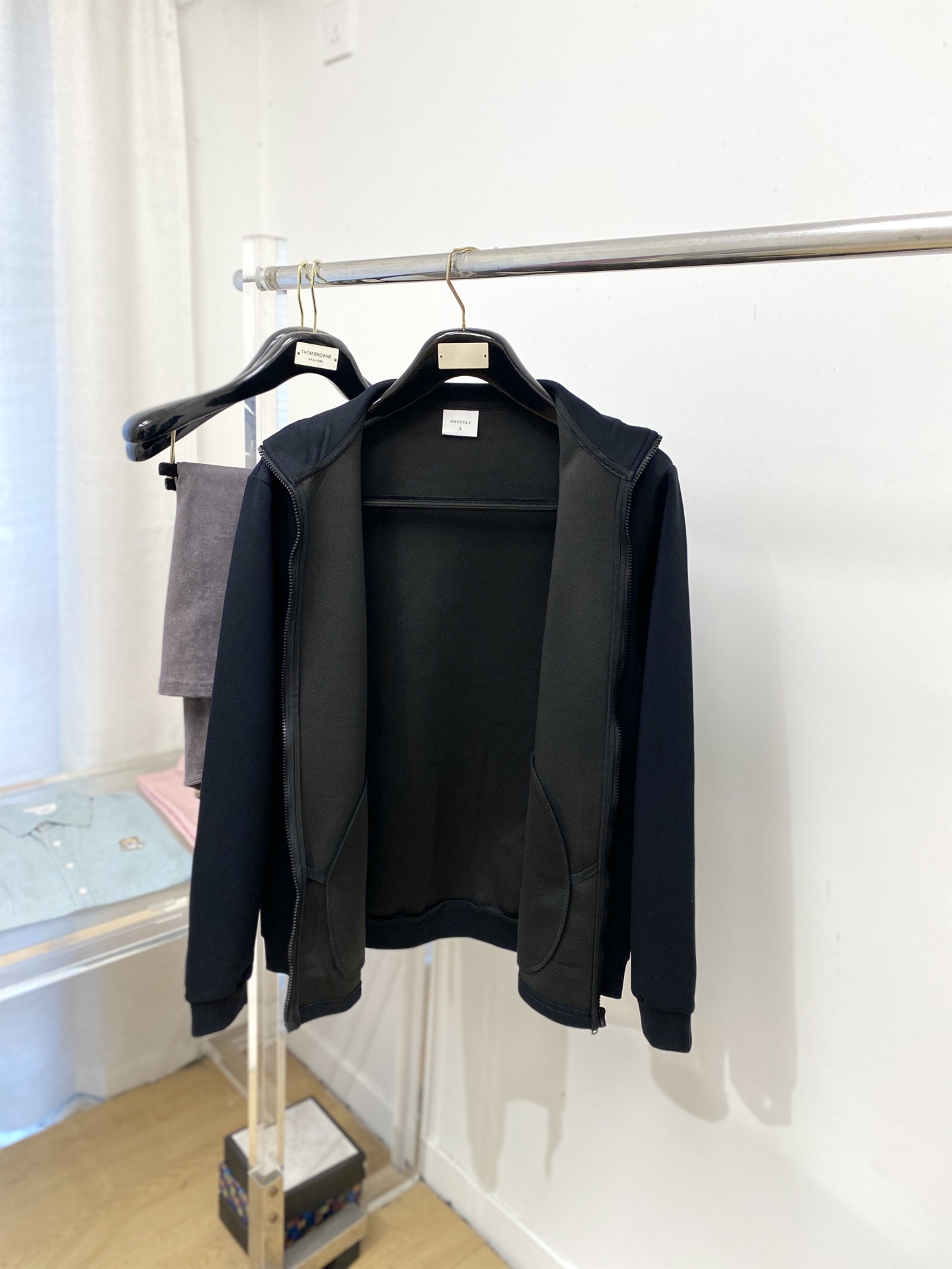 alo、2025新品卫衣外套，帅气时尚，胸前顶级印花字母logo，简约百搭款。面料棉 不仅挺括，保持潮流