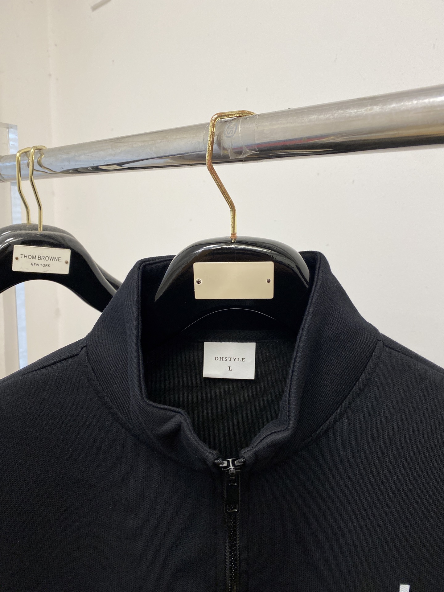 alo、2025新品卫衣外套，帅气时尚，胸前顶级印花字母logo，简约百搭款。面料棉 不仅挺括，保持潮流