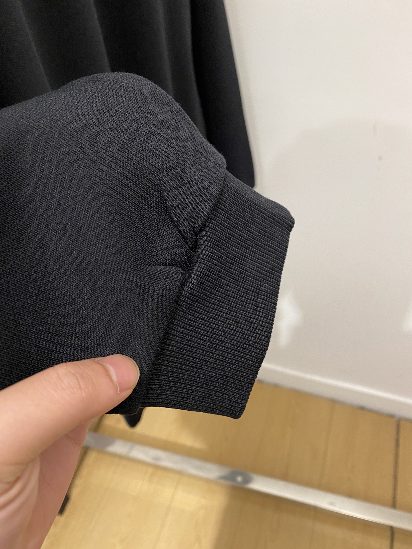 alo、2025新品卫衣外套，帅气时尚，胸前顶级印花字母logo，简约百搭款。面料棉 不仅挺括，保持潮流