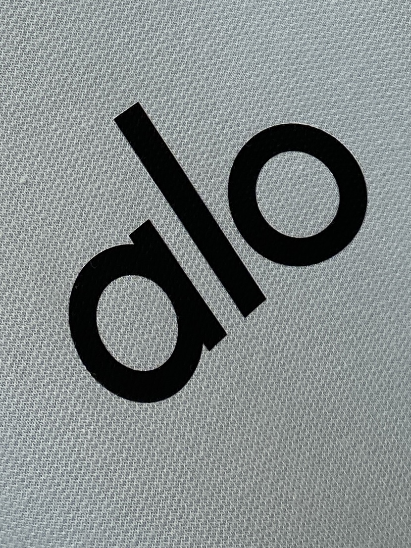 alo、2025新品卫衣外套，帅气时尚，胸前顶级印花字母logo，简约百搭款。面料棉 不仅挺括，保持潮流