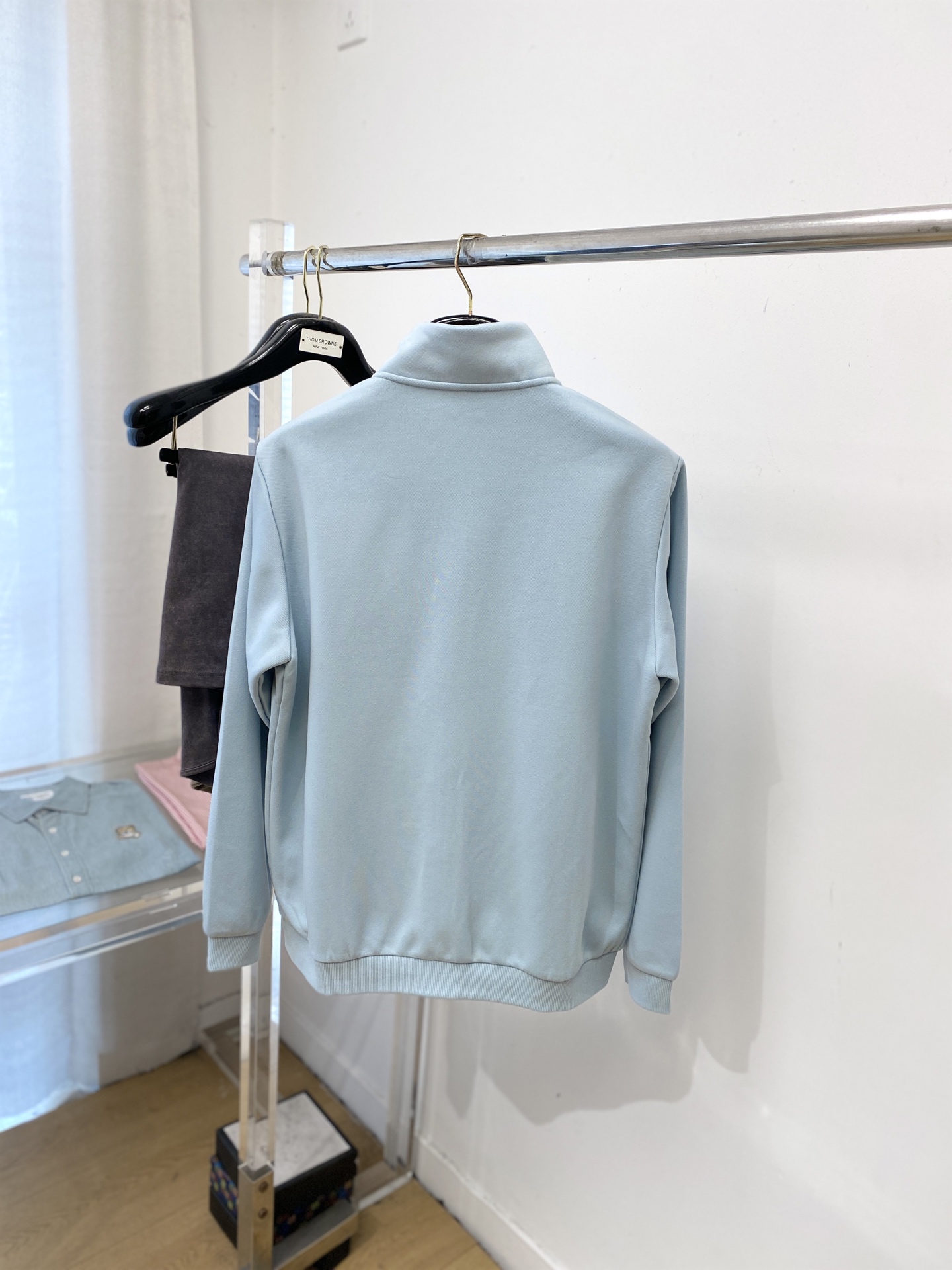 alo、2025新品卫衣外套，帅气时尚，胸前顶级印花字母logo，简约百搭款。面料棉 不仅挺括，保持潮流