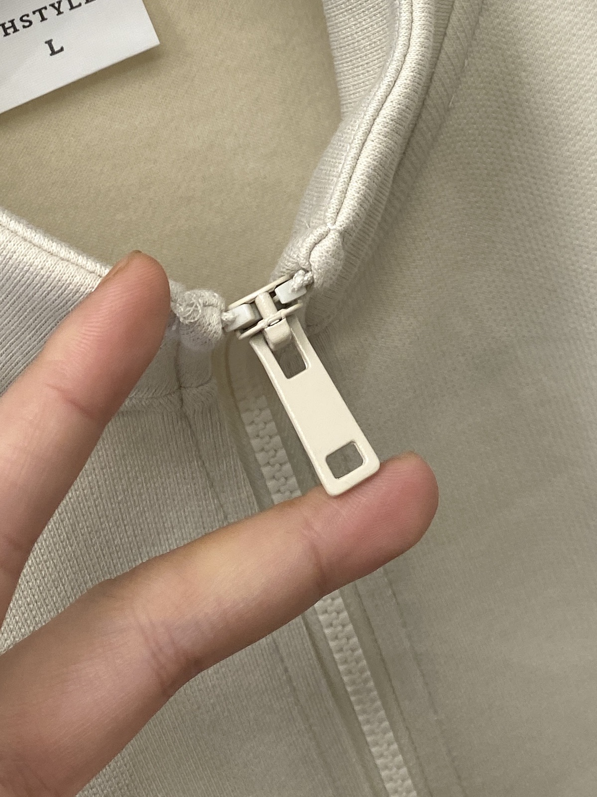 alo、2025新品卫衣外套，帅气时尚，胸前顶级印花字母logo，简约百搭款。面料棉 不仅挺括，保持潮流