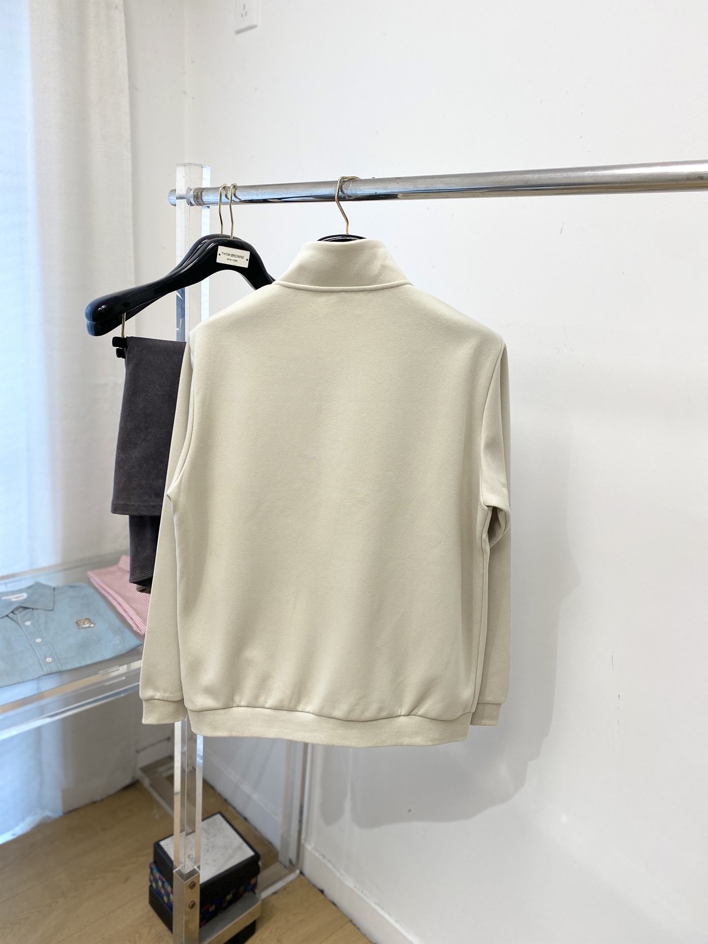 alo、2025新品卫衣外套，帅气时尚，胸前顶级印花字母logo，简约百搭款。面料棉 不仅挺括，保持潮流