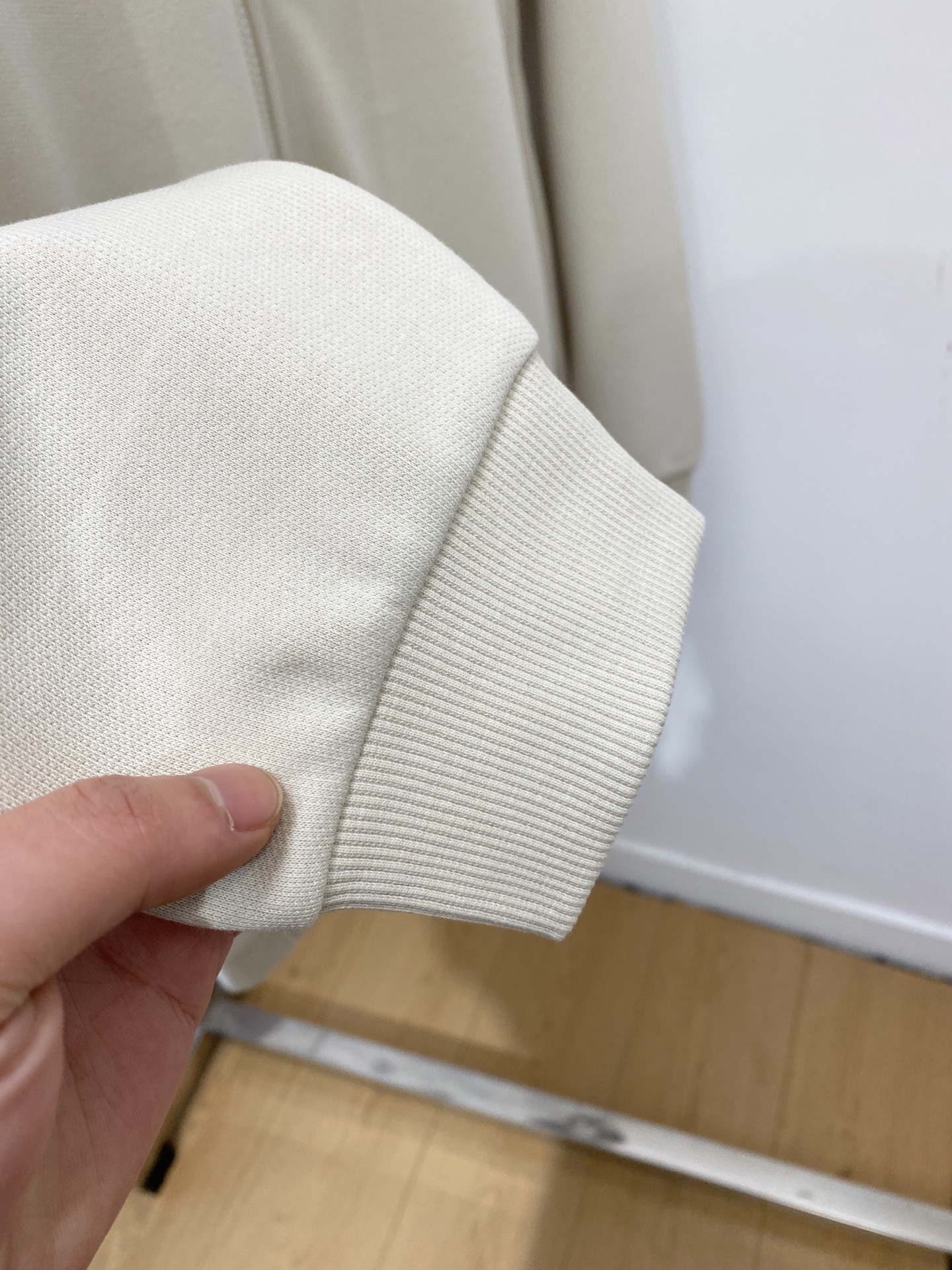 alo、2025新品卫衣外套，帅气时尚，胸前顶级印花字母logo，简约百搭款。面料棉 不仅挺括，保持潮流