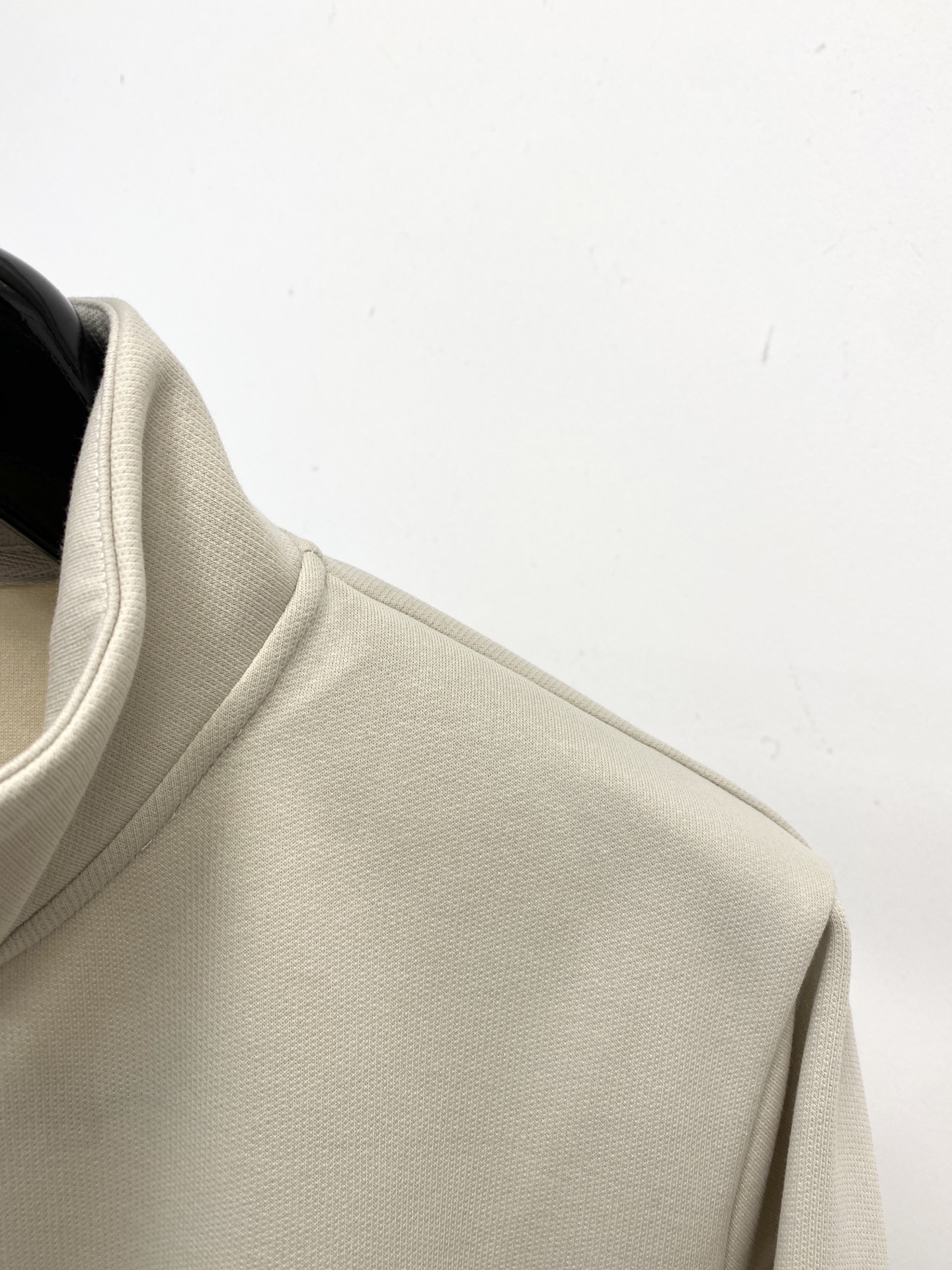 alo、2025新品卫衣外套，帅气时尚，胸前顶级印花字母logo，简约百搭款。面料棉 不仅挺括，保持潮流