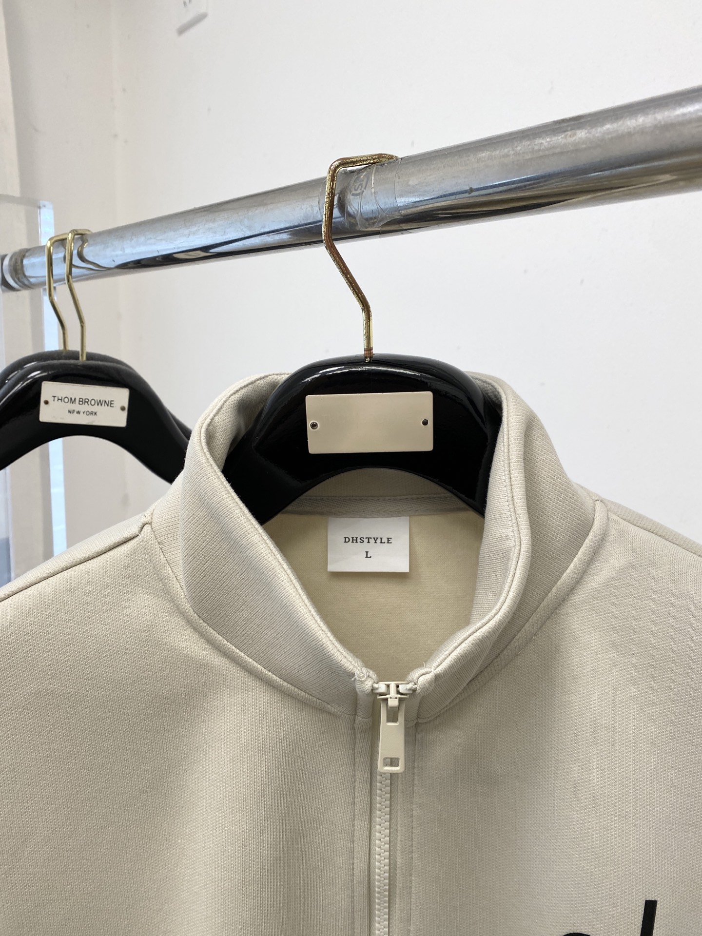 alo、2025新品卫衣外套，帅气时尚，胸前顶级印花字母logo，简约百搭款。面料棉 不仅挺括，保持潮流