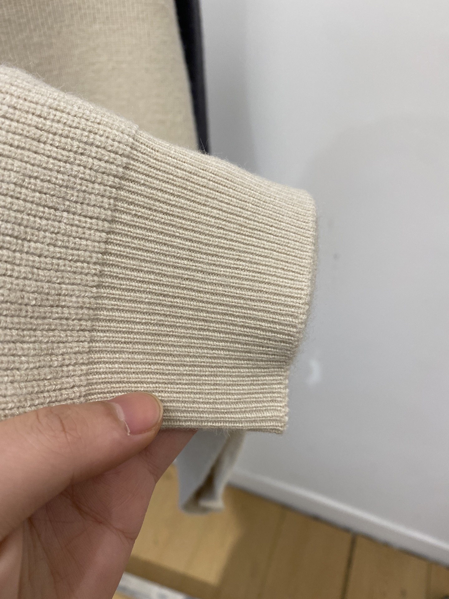 罗意威、2025新品羊毛衣 具有手感细腻柔软，可直接与肌肤接触，让暖心的纱线变化出细腻的质感，顶级工艺极