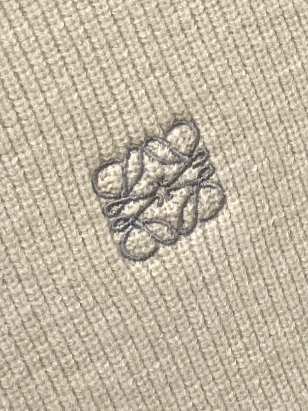 罗意威、2025新品羊毛衣 具有手感细腻柔软，可直接与肌肤接触，让暖心的纱线变化出细腻的质感，顶级工艺极