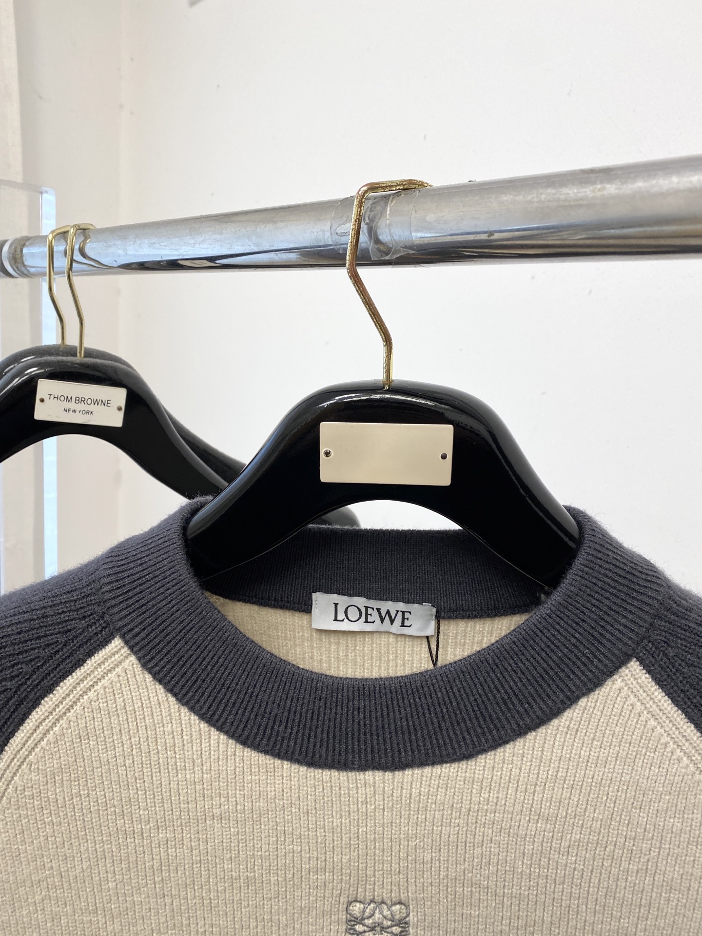 罗意威、2025新品羊毛衣 具有手感细腻柔软，可直接与肌肤接触，让暖心的纱线变化出细腻的质感，顶级工艺极