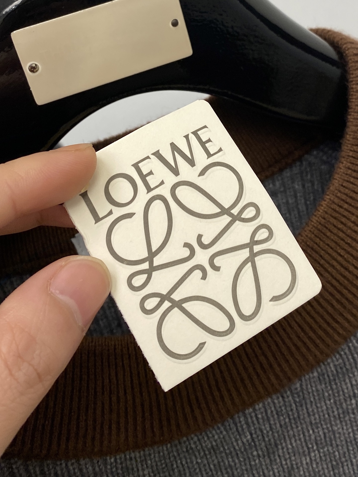 罗意威、2025新品羊毛衣 具有手感细腻柔软，可直接与肌肤接触，让暖心的纱线变化出细腻的质感，顶级工艺极