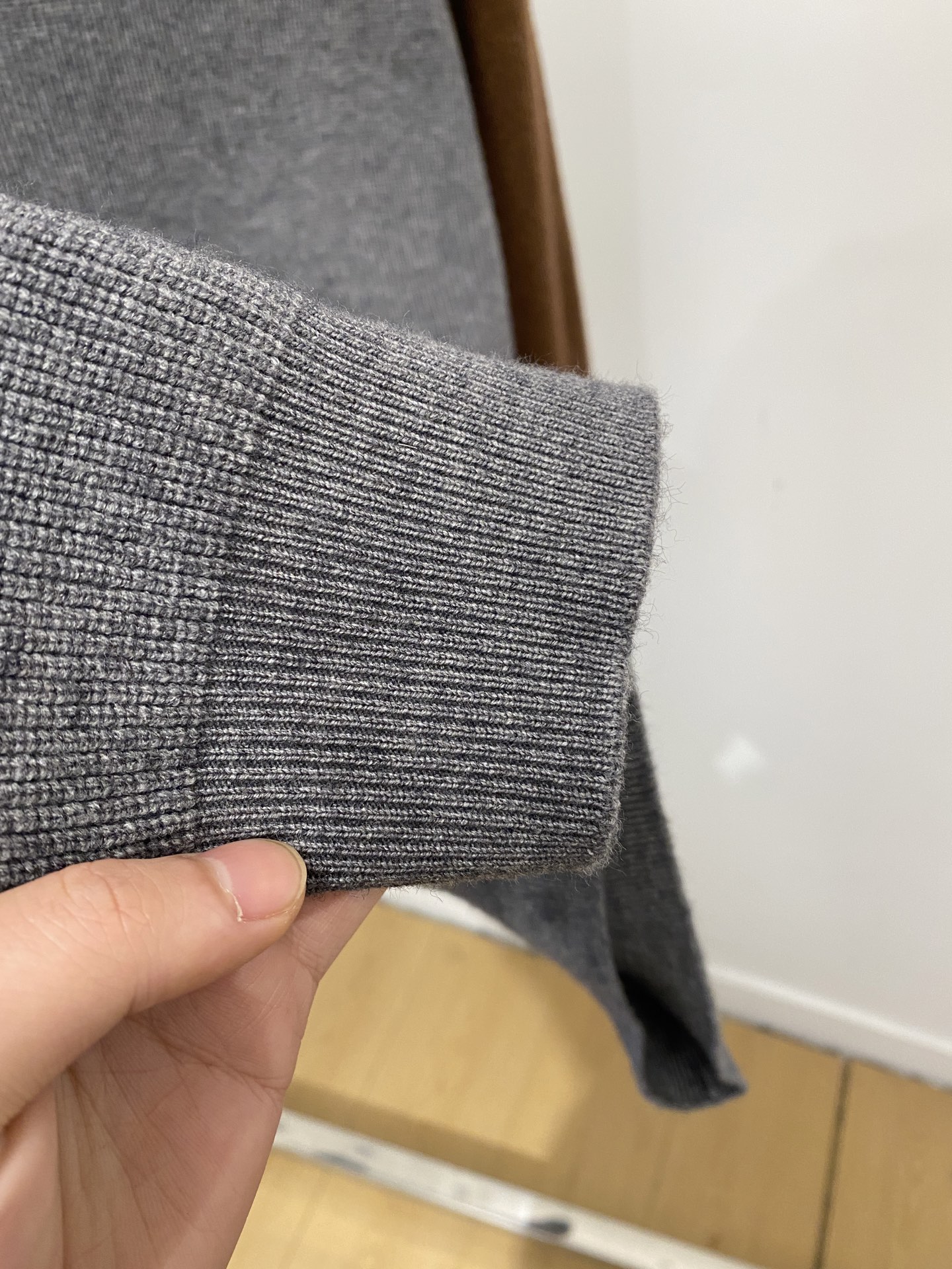 罗意威、2025新品羊毛衣 具有手感细腻柔软，可直接与肌肤接触，让暖心的纱线变化出细腻的质感，顶级工艺极