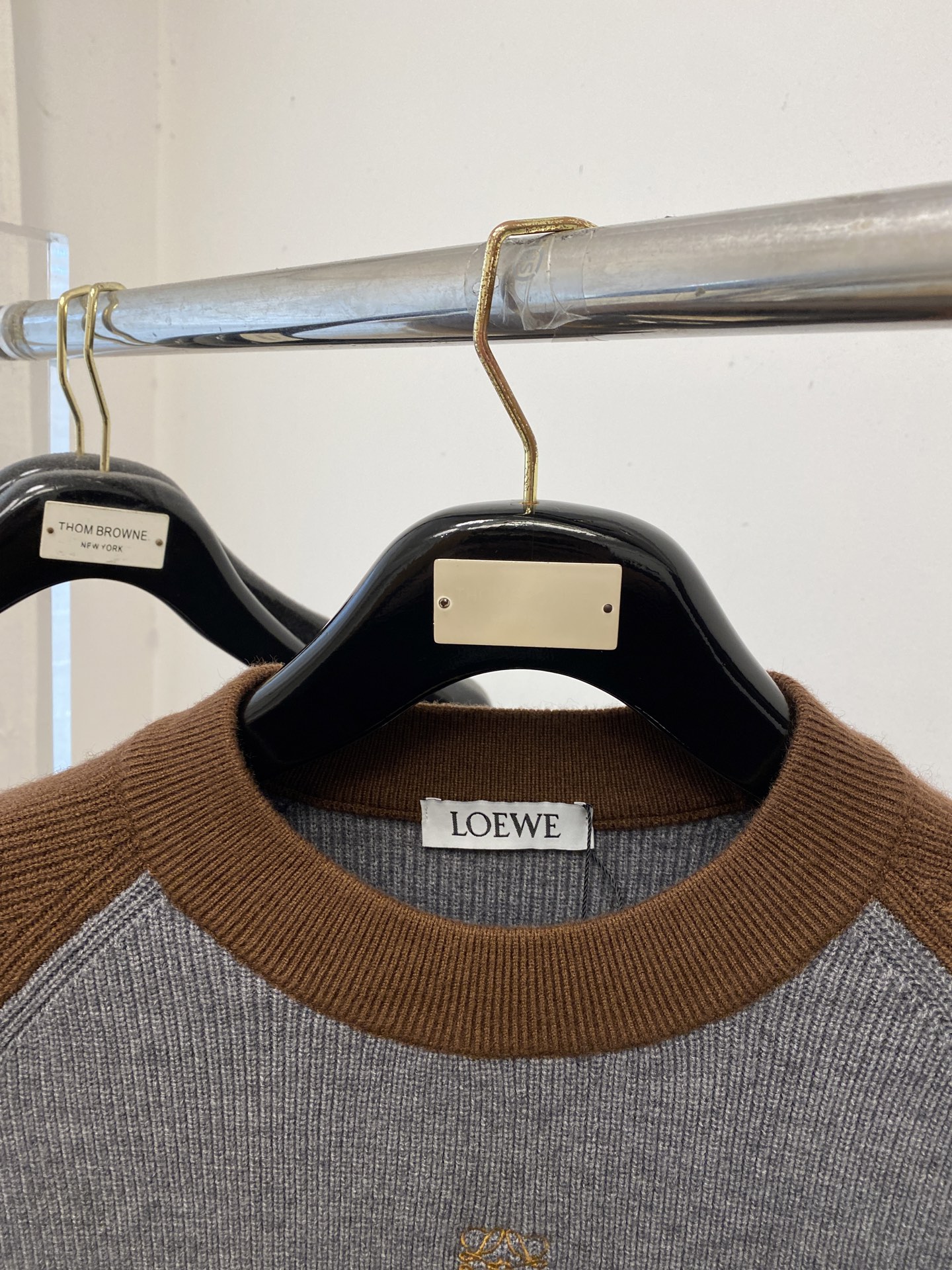 罗意威、2025新品羊毛衣 具有手感细腻柔软，可直接与肌肤接触，让暖心的纱线变化出细腻的质感，顶级工艺极