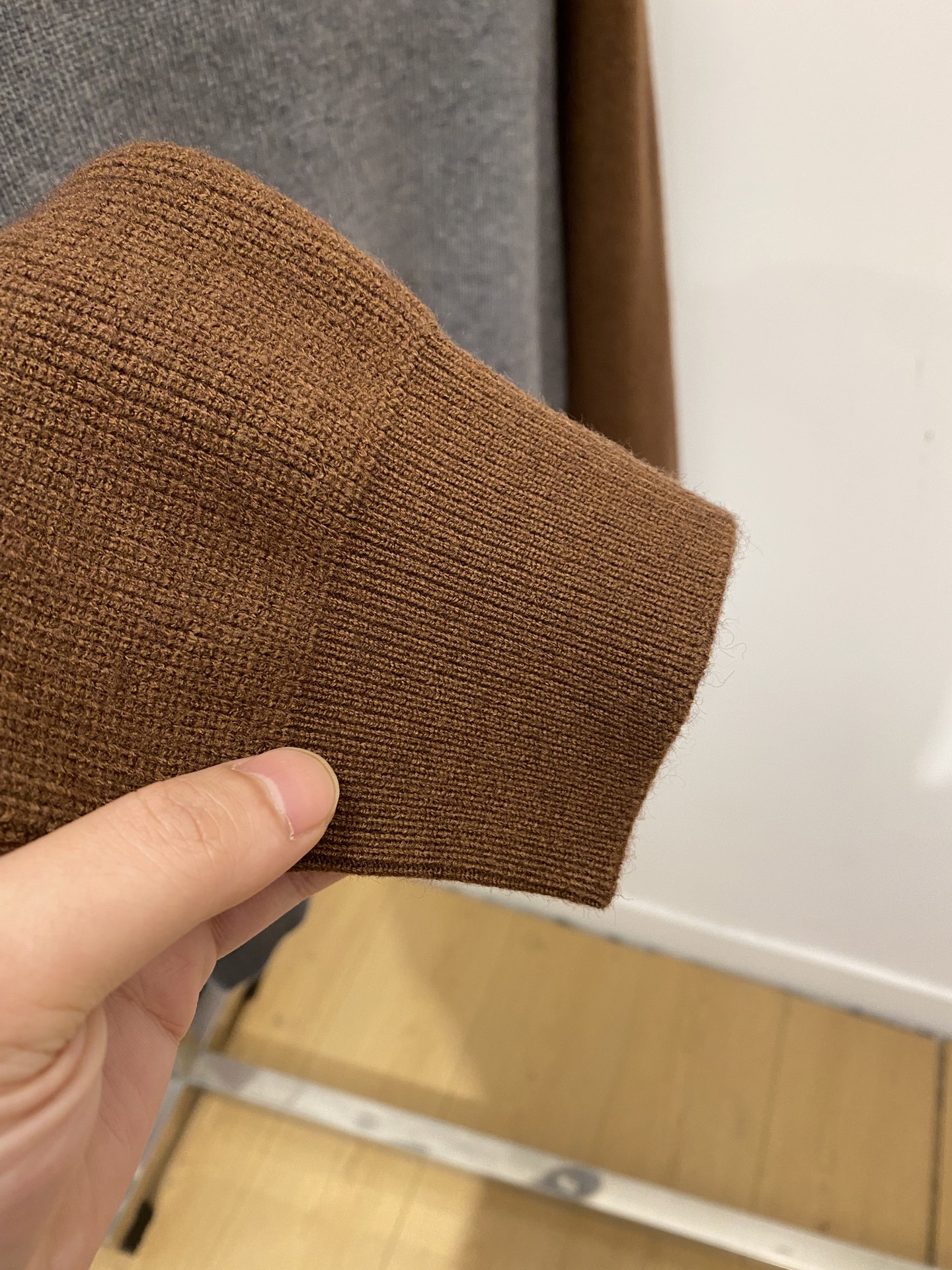 罗意威、2025新品羊毛衣 具有手感细腻柔软，可直接与肌肤接触，让暖心的纱线变化出细腻的质感，顶级工艺极