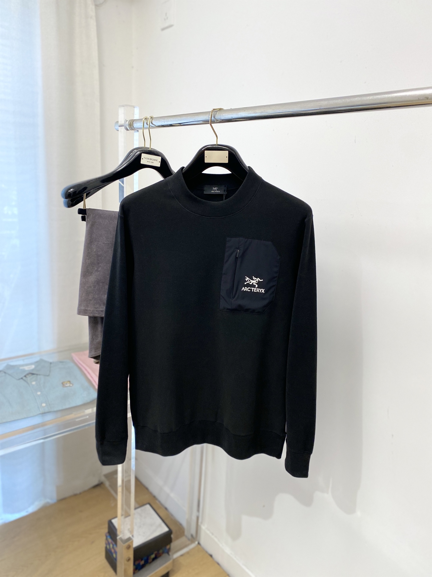 始祖鸟、2025新品长袖卫衣，帅气时尚，胸前顶级印胶字母图案logo，简约百搭款。面料棉 不仅挺括，保持