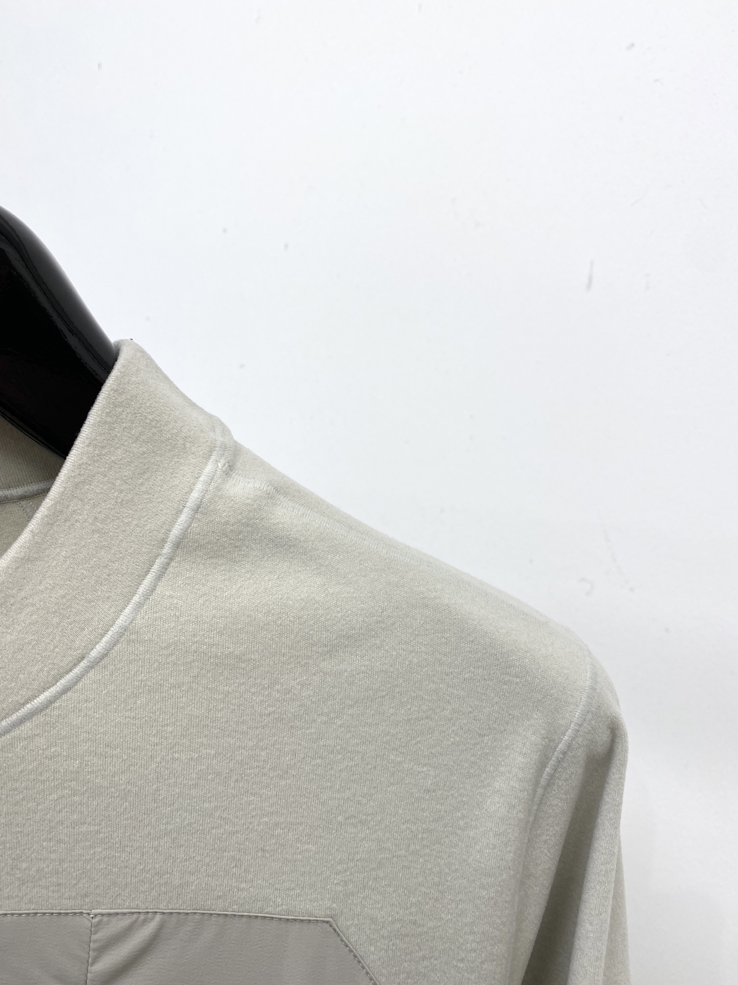 始祖鸟、2025新品长袖卫衣，帅气时尚，胸前顶级印胶字母图案logo，简约百搭款。面料棉 不仅挺括，保持