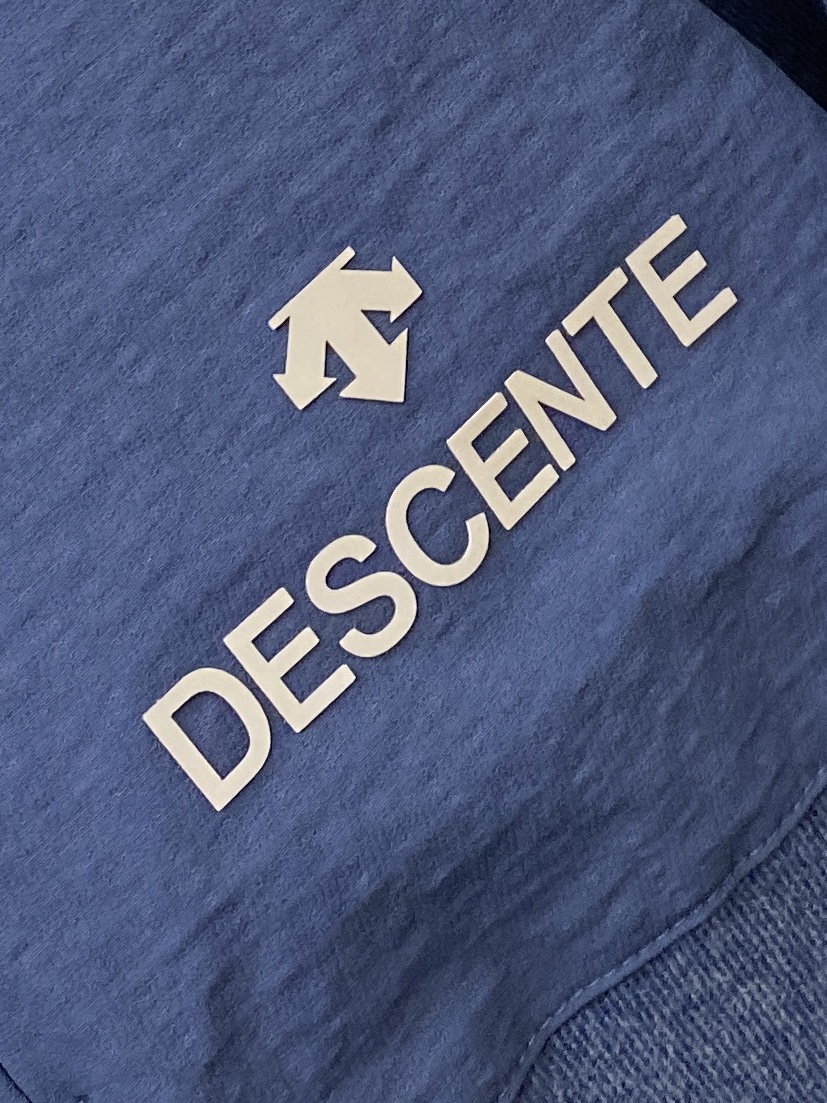 DESCENTE迪桑特、2025新品长袖卫衣，帅气时尚，胸前顶级印胶字母图案logo，简约百搭款。面料棉