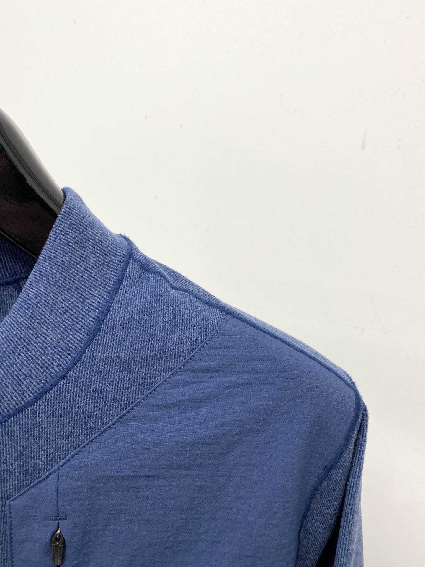 DESCENTE迪桑特、2025新品长袖卫衣，帅气时尚，胸前顶级印胶字母图案logo，简约百搭款。面料棉