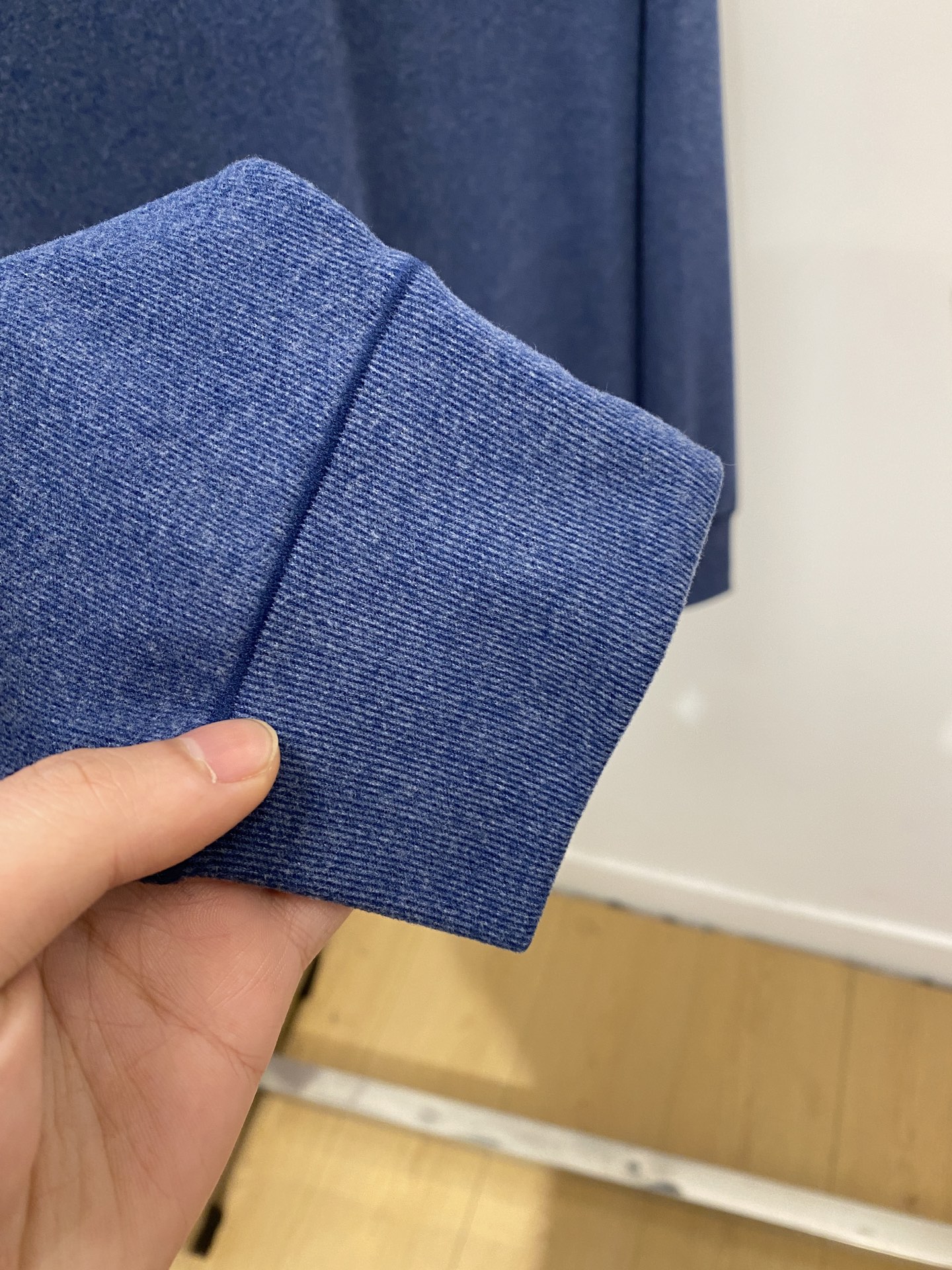 DESCENTE迪桑特、2025新品长袖卫衣，帅气时尚，胸前顶级印胶字母图案logo，简约百搭款。面料棉