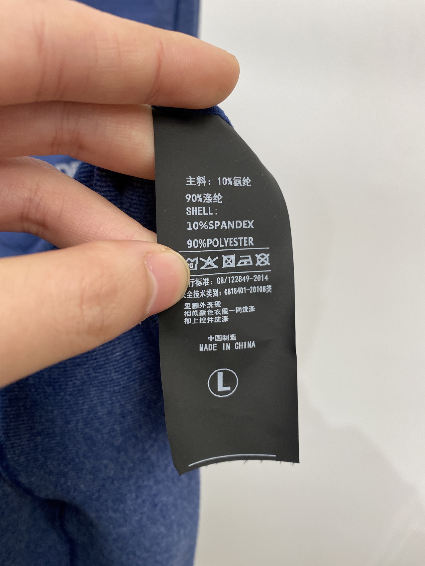 DESCENTE迪桑特、2025新品长袖卫衣，帅气时尚，胸前顶级印胶字母图案logo，简约百搭款。面料棉