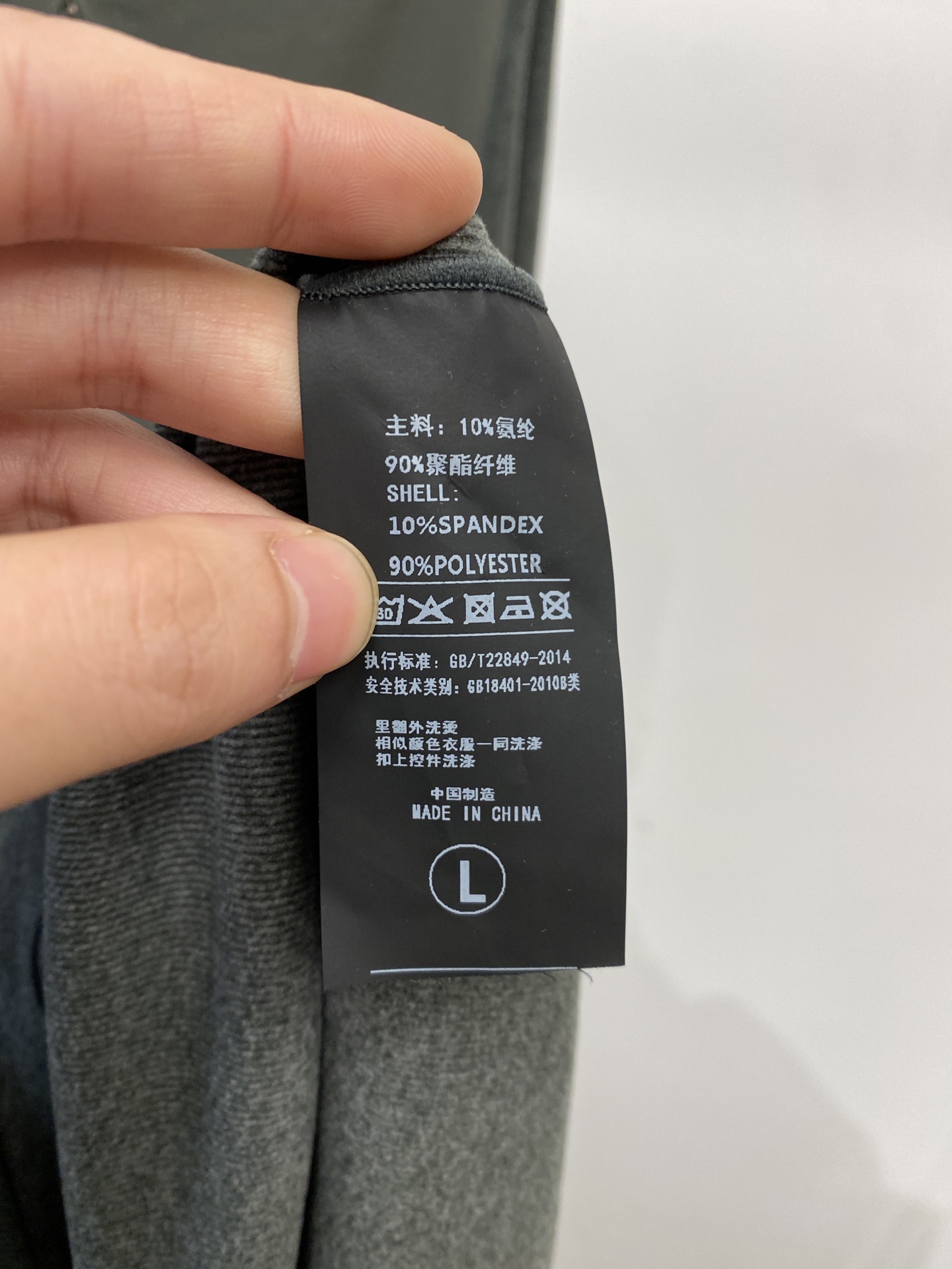 DESCENTE迪桑特、2025新品长袖卫衣，帅气时尚，胸前顶级印胶字母图案logo，简约百搭款。面料棉