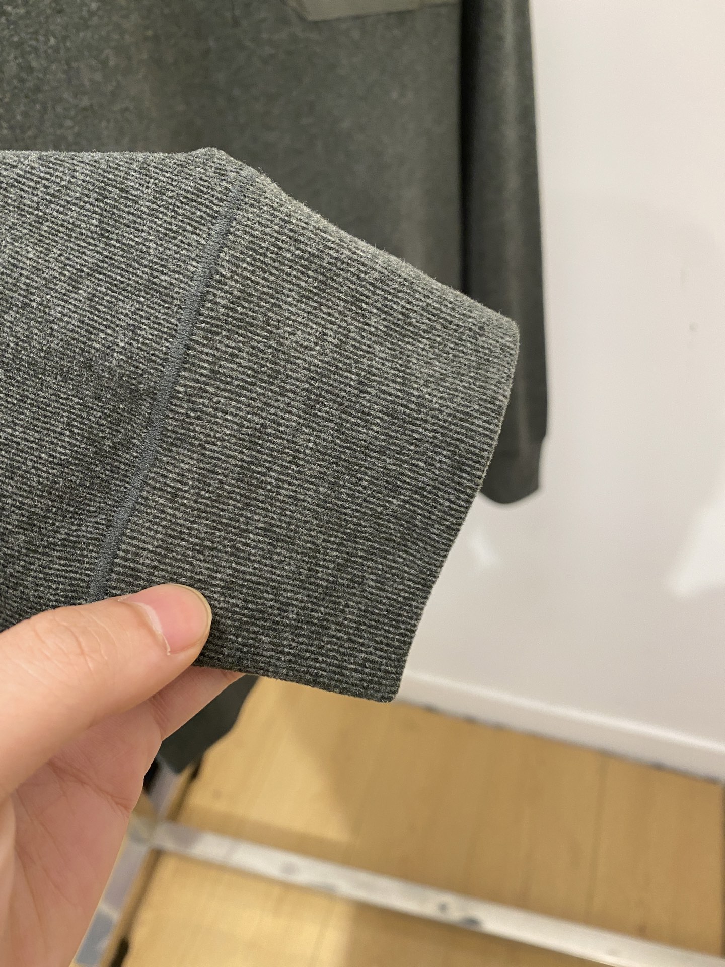 DESCENTE迪桑特、2025新品长袖卫衣，帅气时尚，胸前顶级印胶字母图案logo，简约百搭款。面料棉