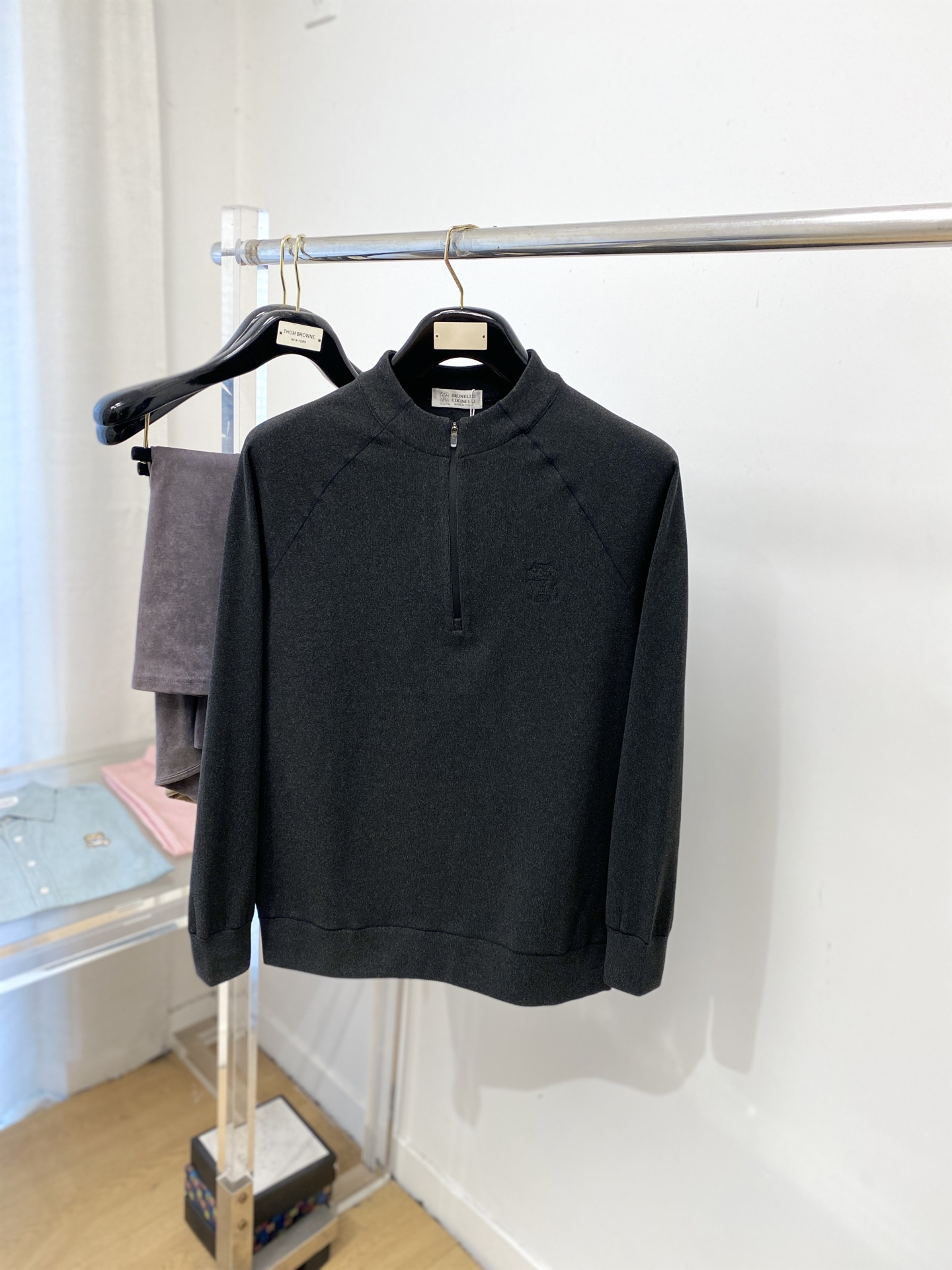 Brunello Cucinelli、2025新品长袖卫衣，帅气时尚，胸前精致刺绣图案logo，简约百搭