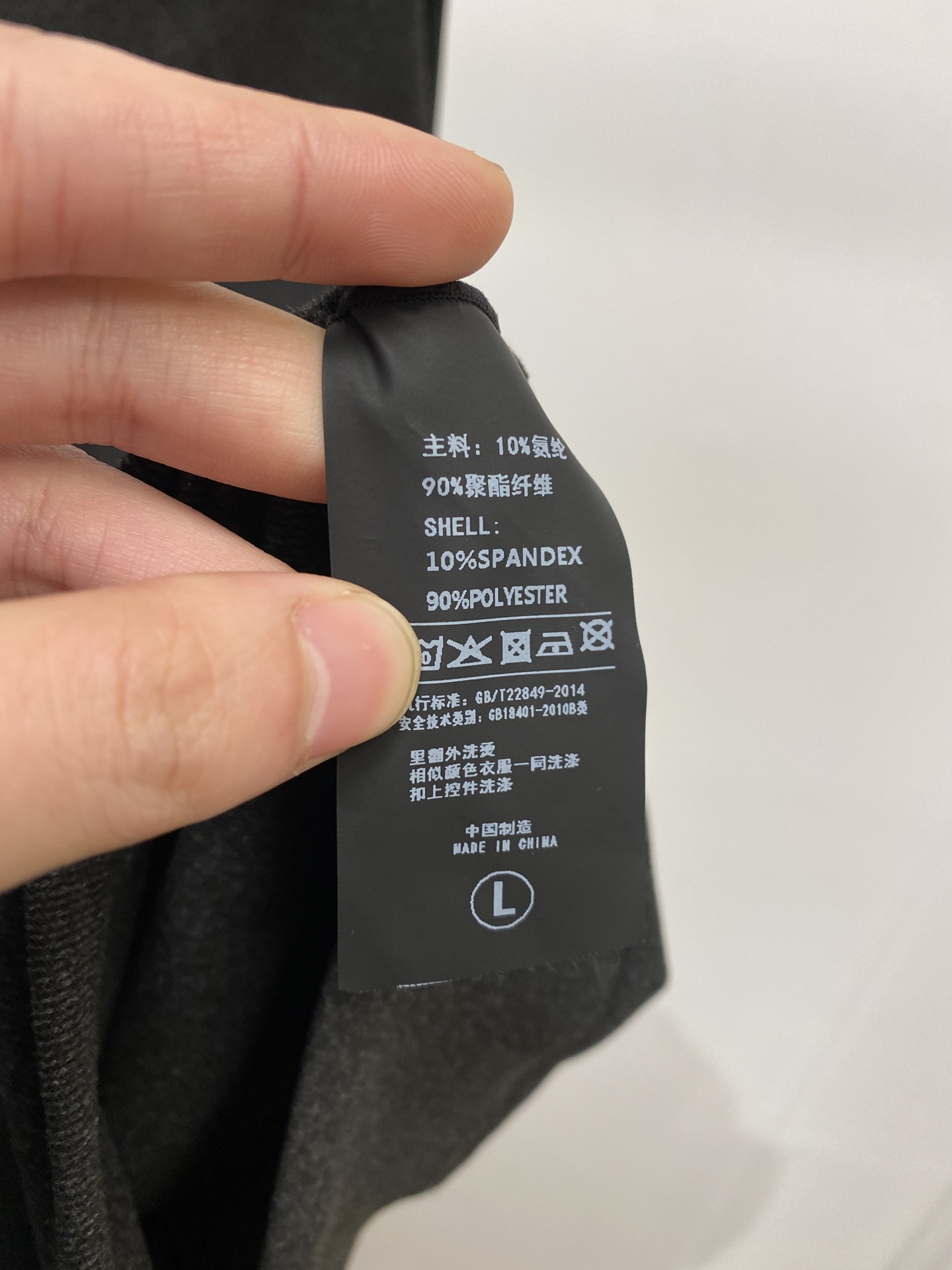 Brunello Cucinelli、2025新品长袖卫衣，帅气时尚，胸前精致刺绣图案logo，简约百搭