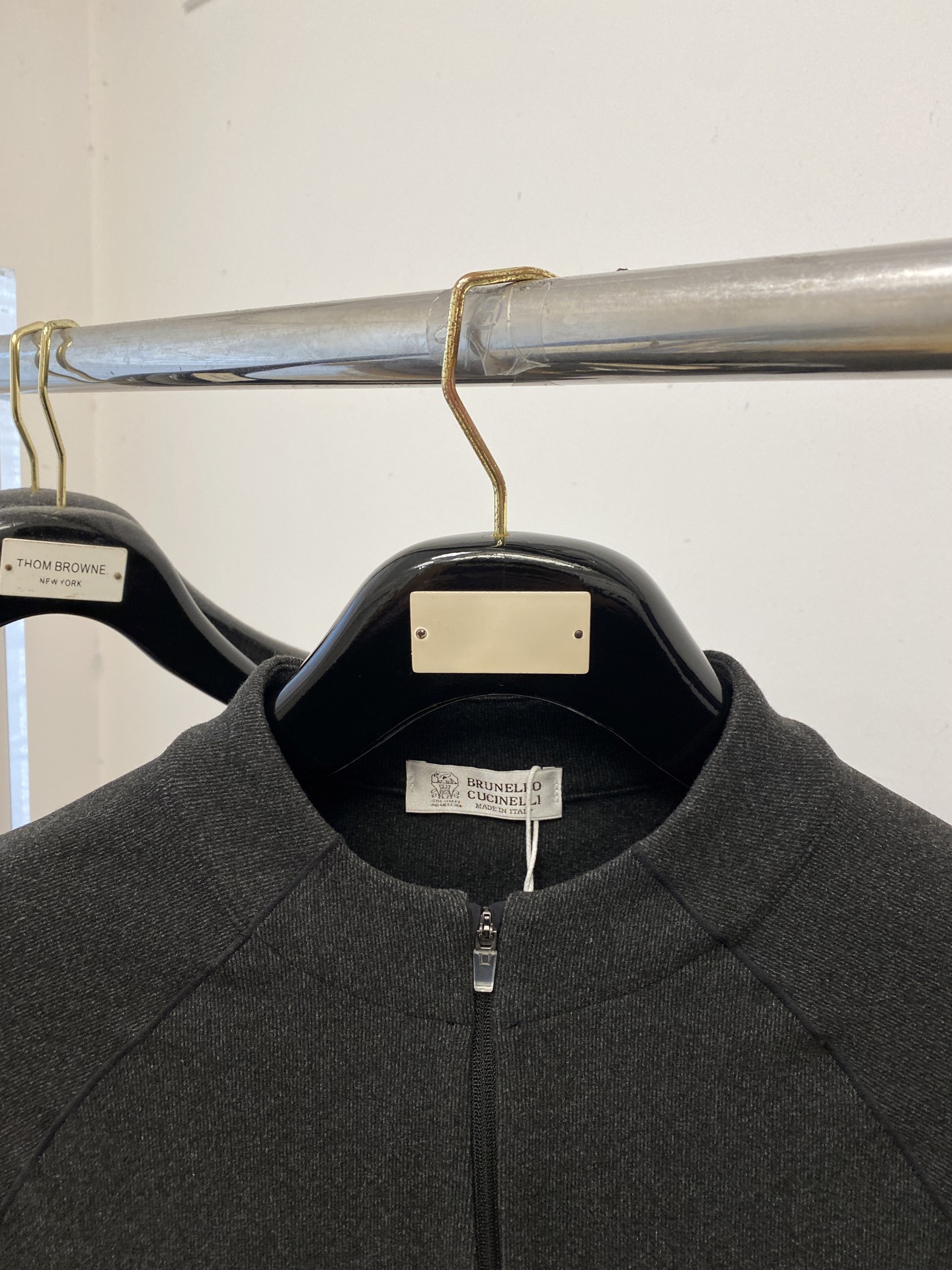 Brunello Cucinelli、2025新品长袖卫衣，帅气时尚，胸前精致刺绣图案logo，简约百搭