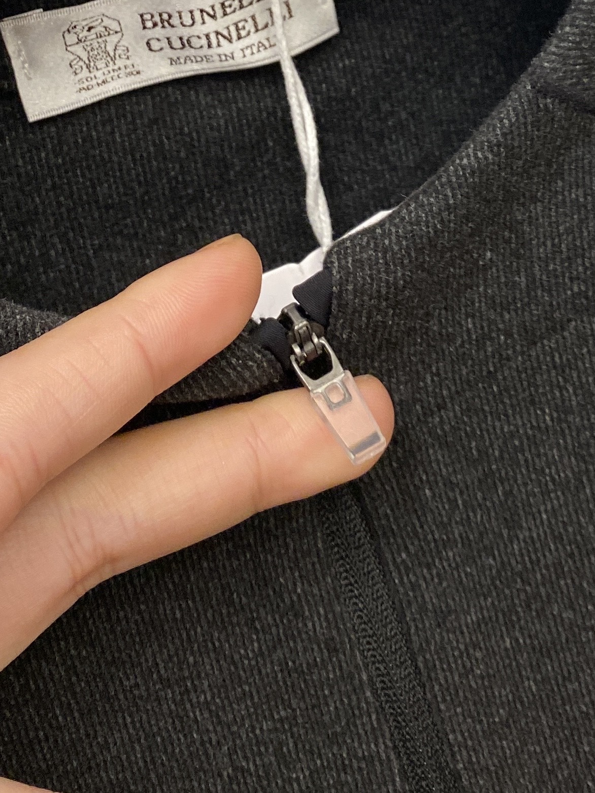 Brunello Cucinelli、2025新品长袖卫衣，帅气时尚，胸前精致刺绣图案logo，简约百搭