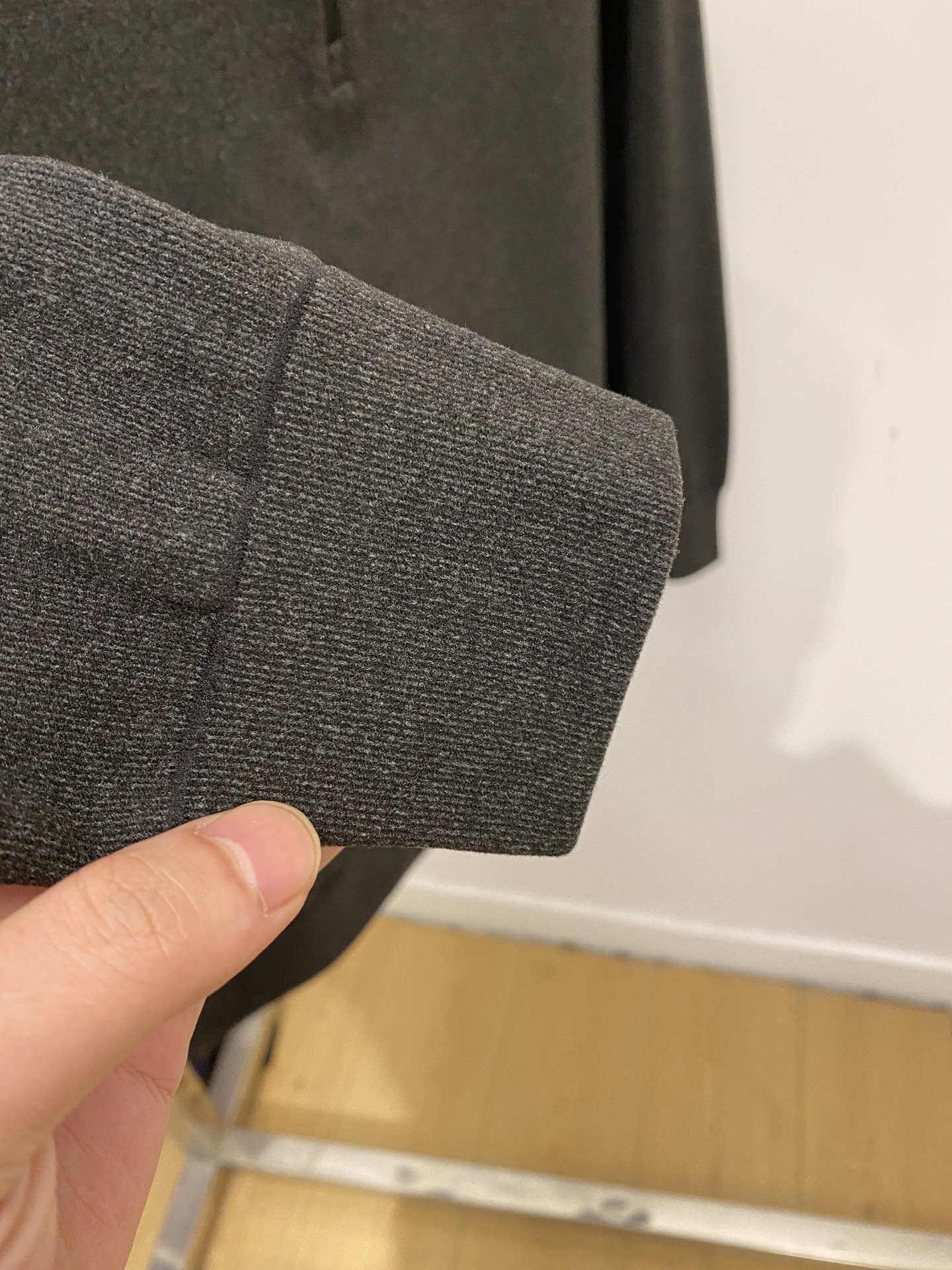 Brunello Cucinelli、2025新品长袖卫衣，帅气时尚，胸前精致刺绣图案logo，简约百搭