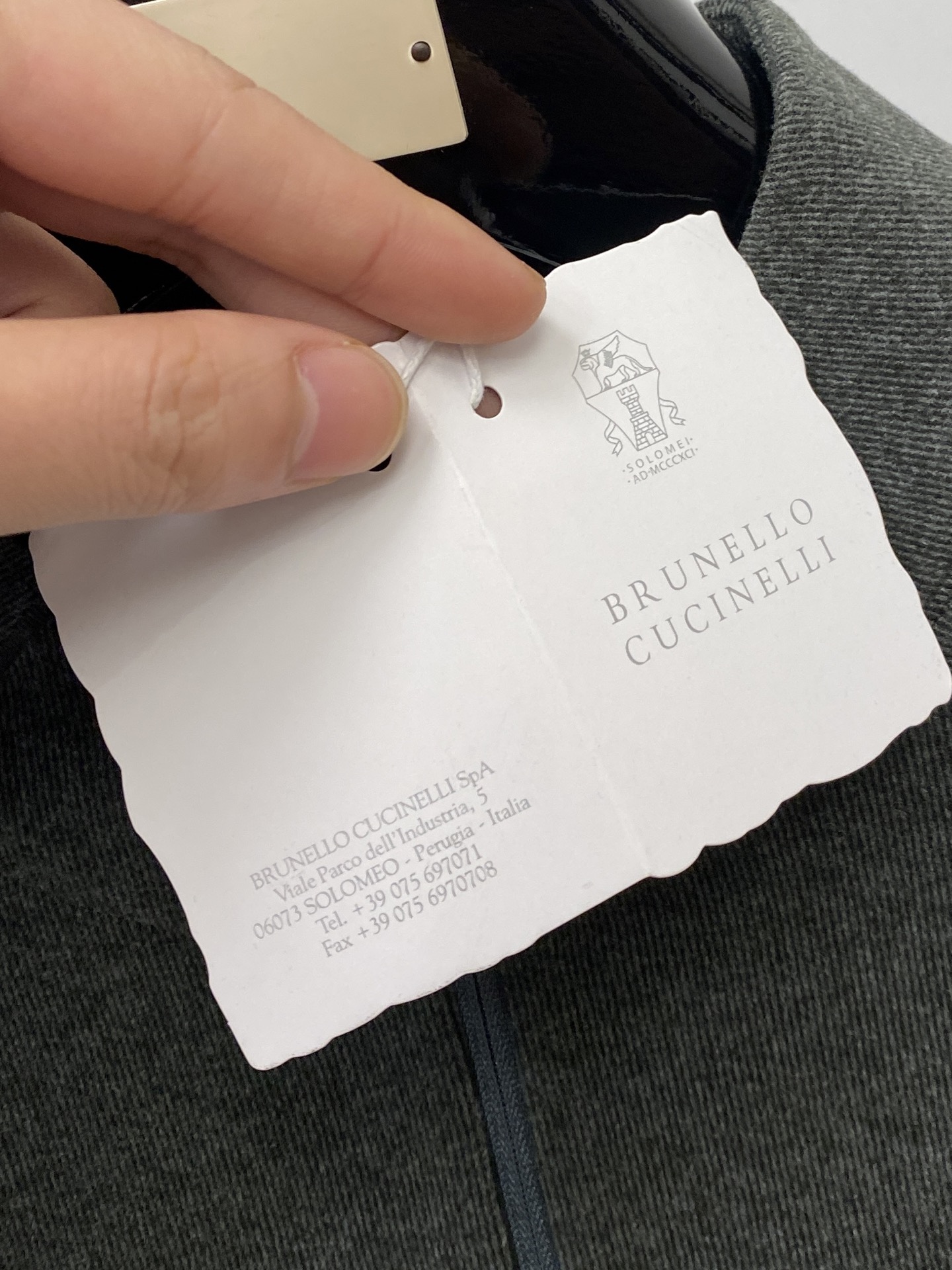 Brunello Cucinelli、2025新品长袖卫衣，帅气时尚，胸前精致刺绣图案logo，简约百搭