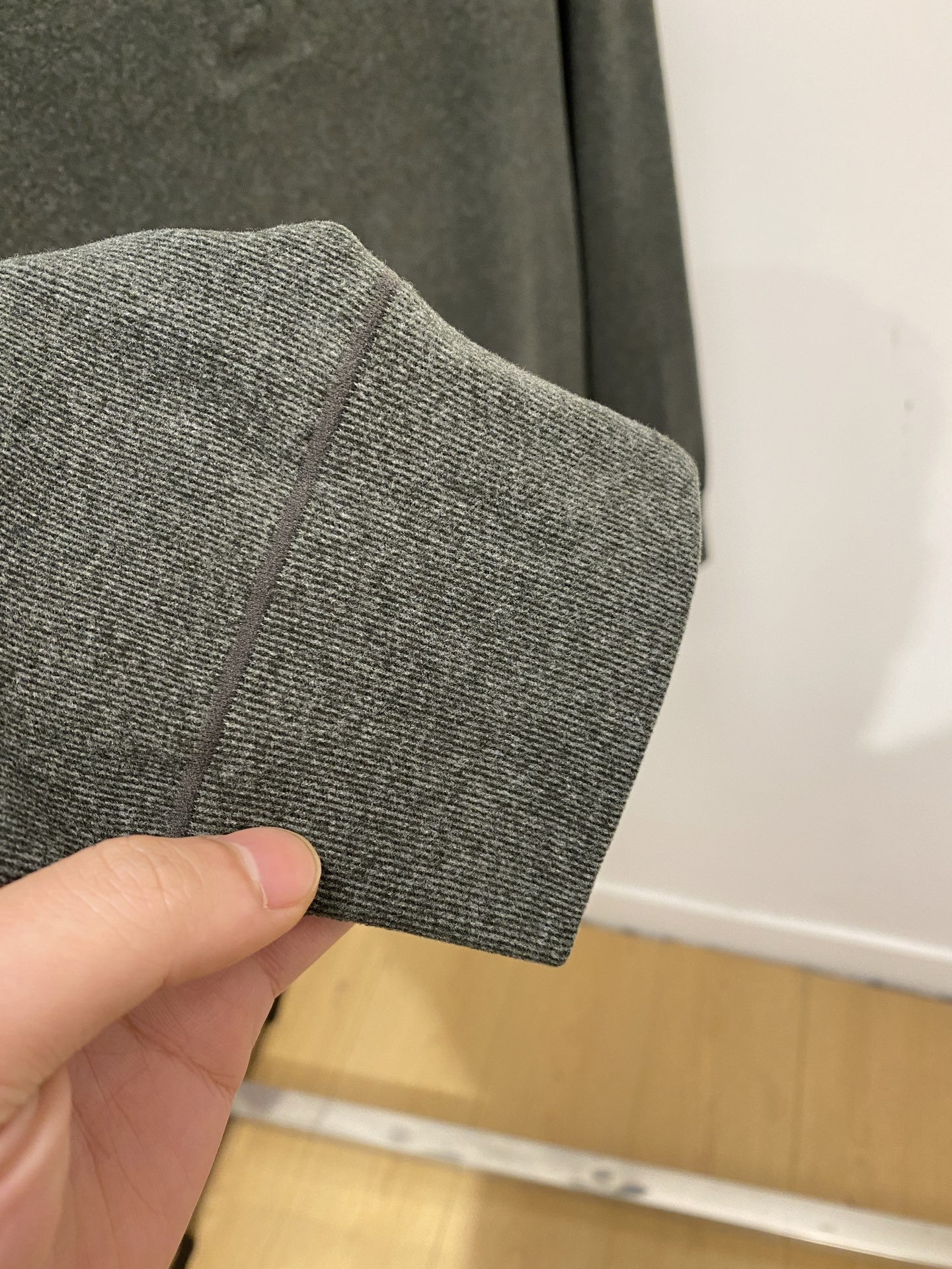 Brunello Cucinelli、2025新品长袖卫衣，帅气时尚，胸前精致刺绣图案logo，简约百搭