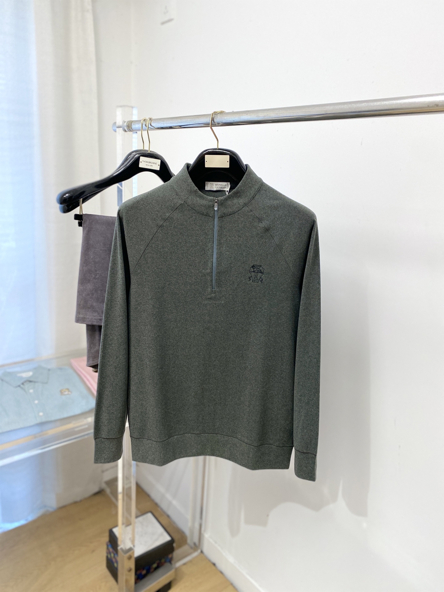 Brunello Cucinelli、2025新品长袖卫衣，帅气时尚，胸前精致刺绣图案logo，简约百搭