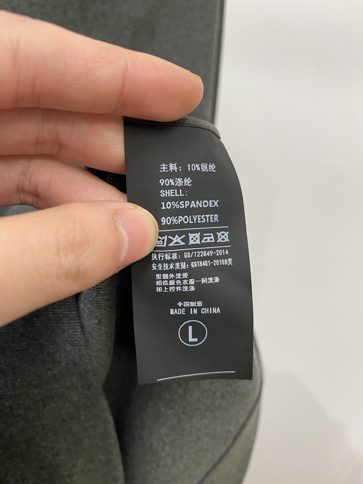 Brunello Cucinelli、2025新品长袖卫衣，帅气时尚，胸前精致刺绣图案logo，简约百搭