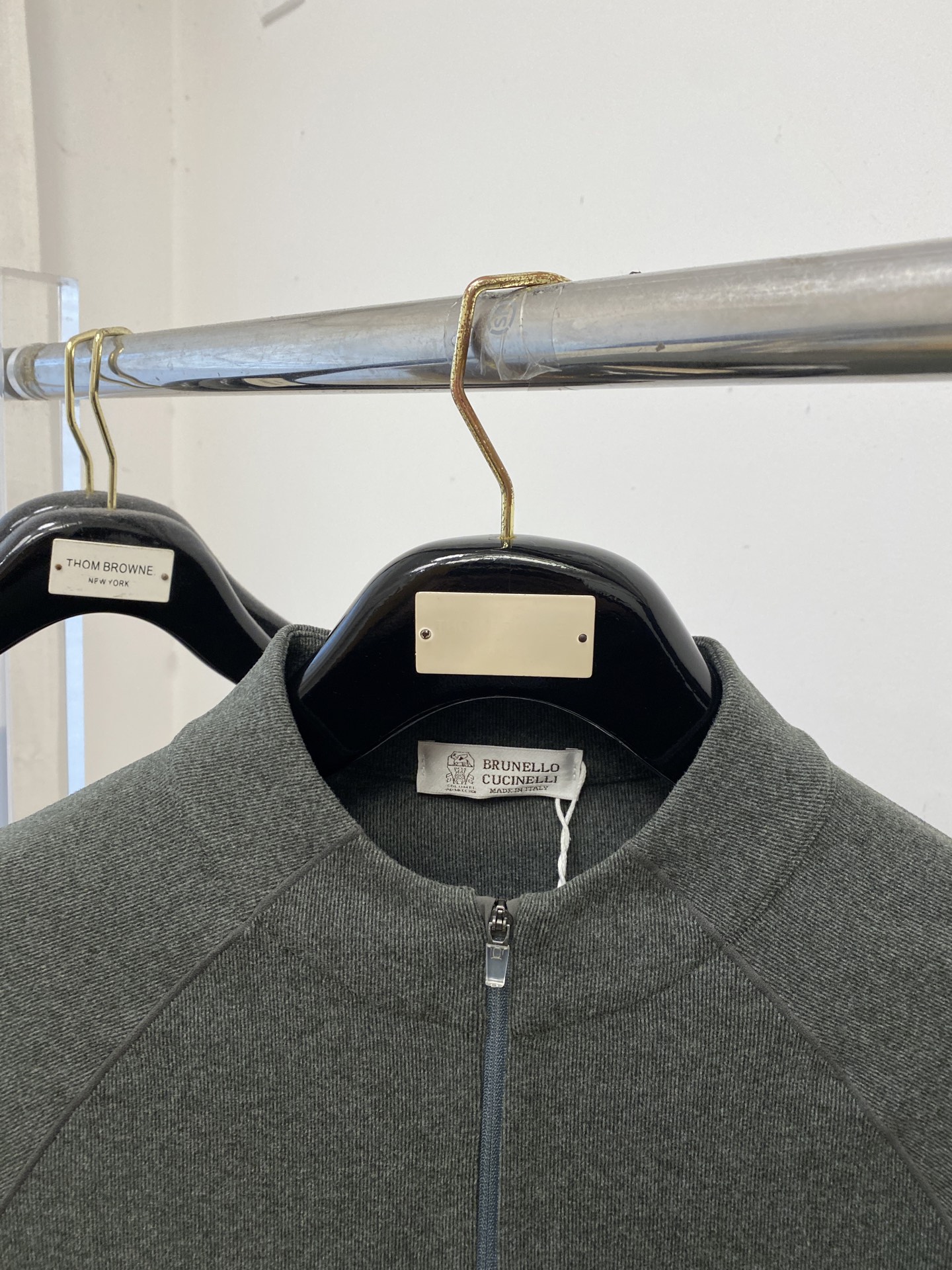 Brunello Cucinelli、2025新品长袖卫衣，帅气时尚，胸前精致刺绣图案logo，简约百搭