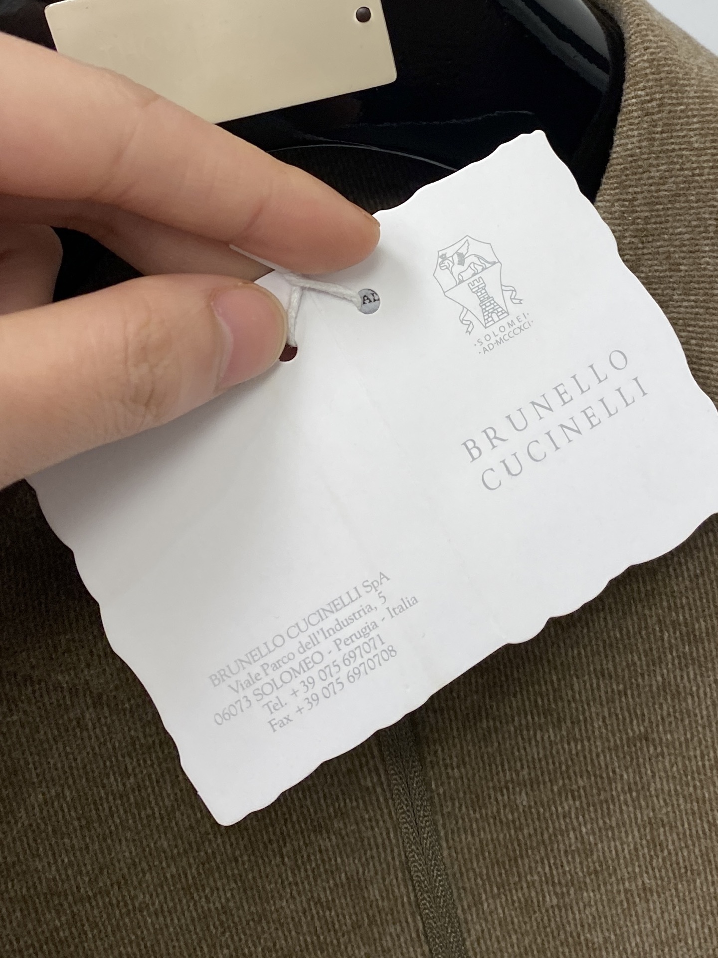 Brunello Cucinelli、2025新品长袖卫衣，帅气时尚，胸前精致刺绣图案logo，简约百搭