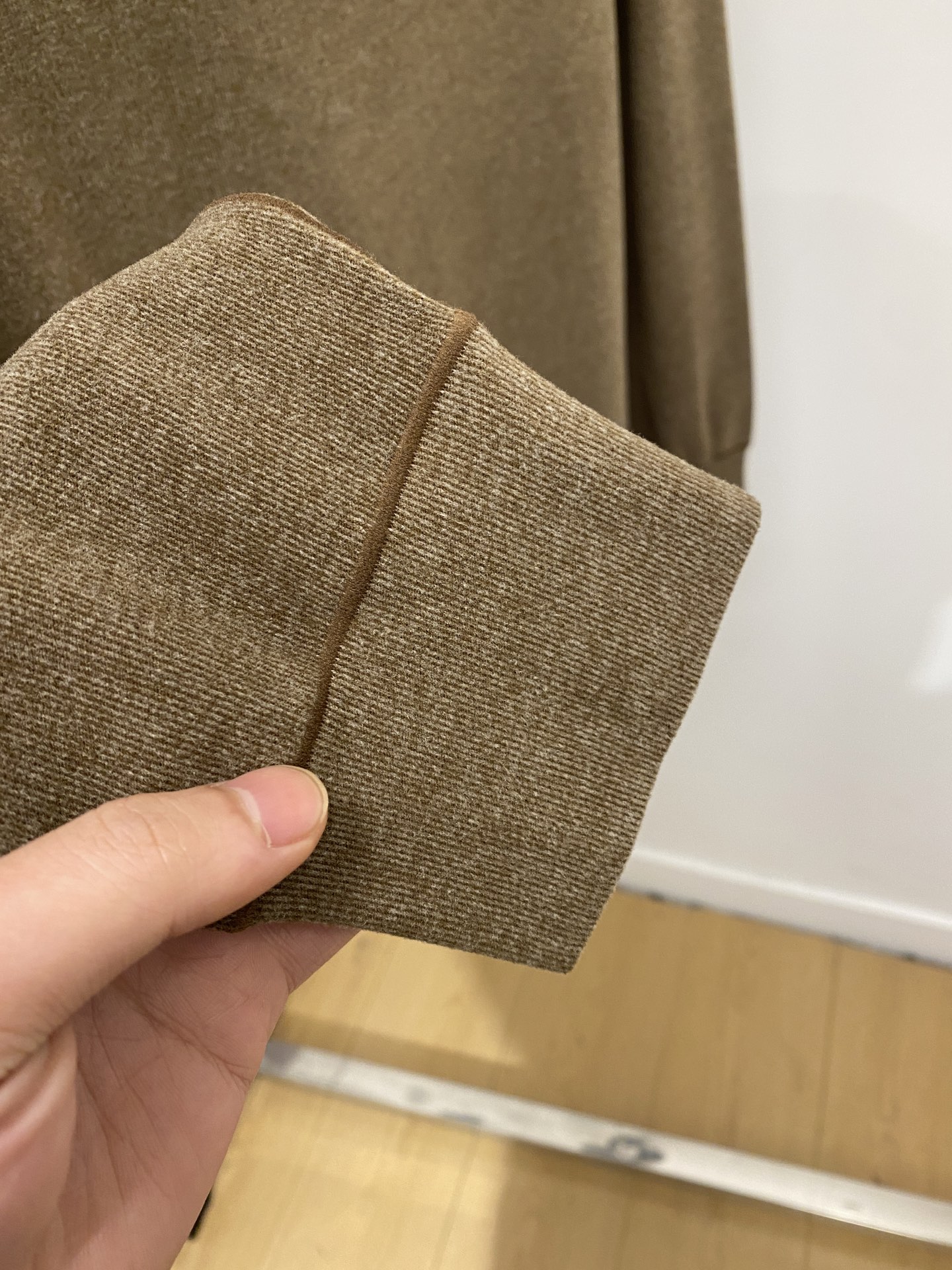 Brunello Cucinelli、2025新品长袖卫衣，帅气时尚，胸前精致刺绣图案logo，简约百搭