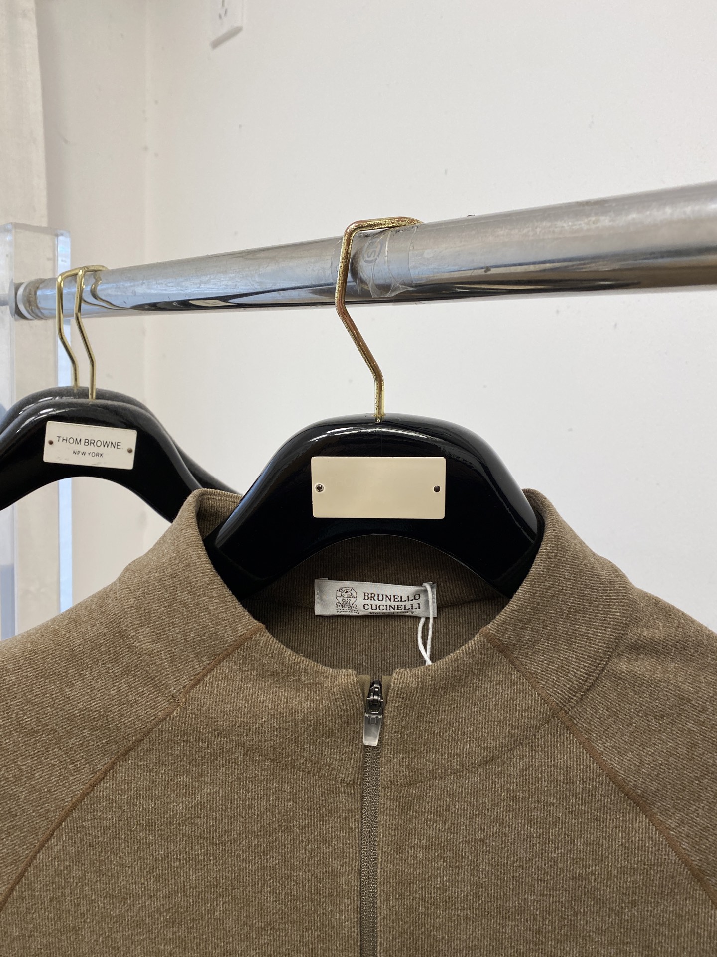 Brunello Cucinelli、2025新品长袖卫衣，帅气时尚，胸前精致刺绣图案logo，简约百搭