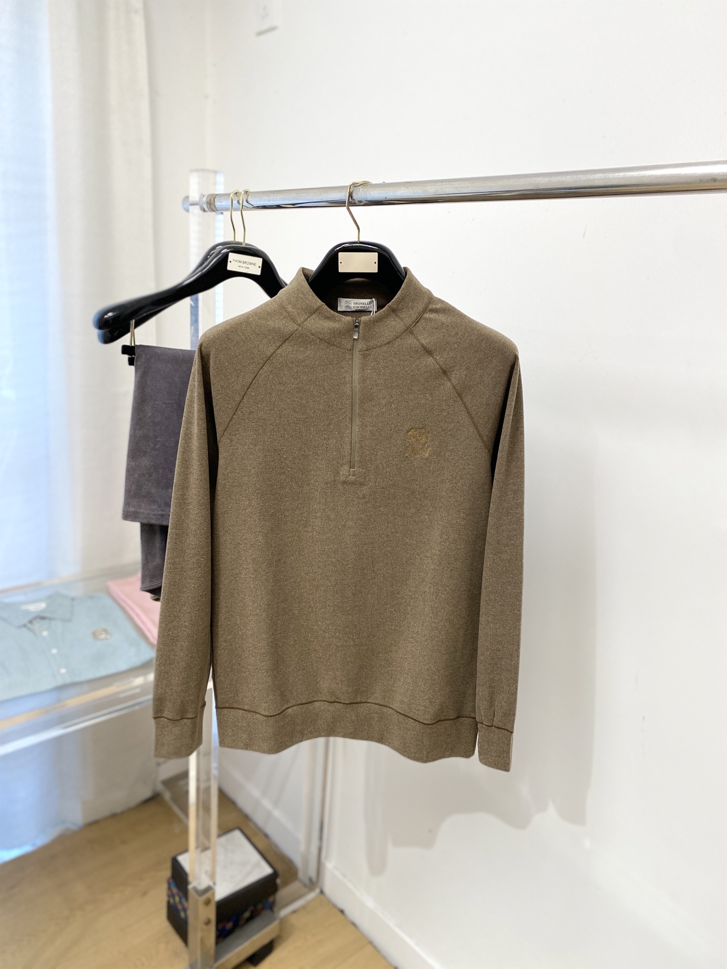 Brunello Cucinelli、2025新品长袖卫衣，帅气时尚，胸前精致刺绣图案logo，简约百搭