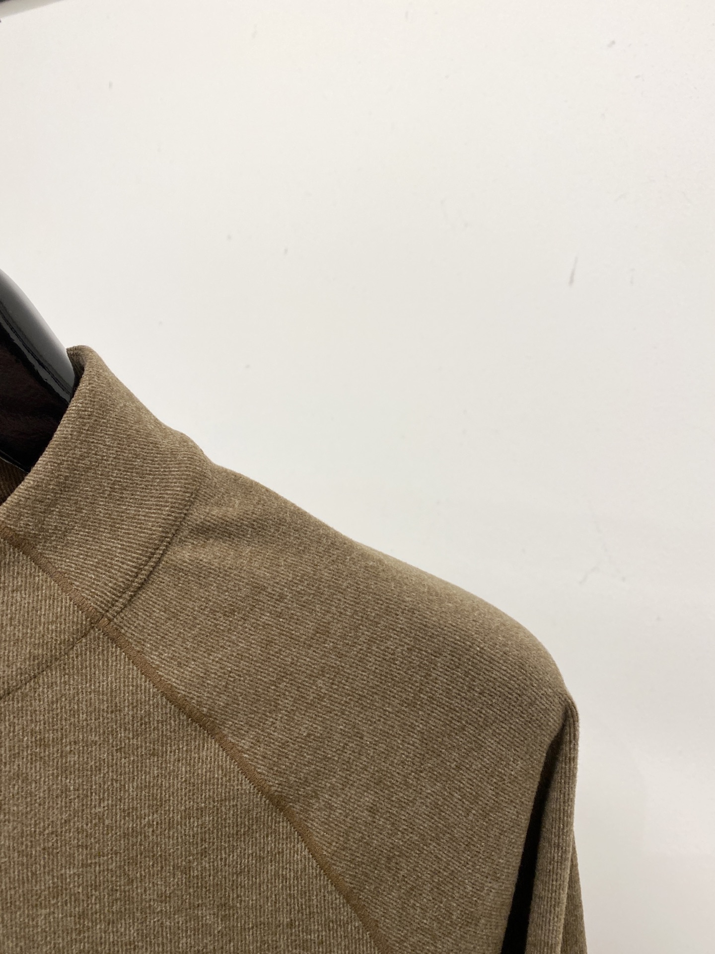 Brunello Cucinelli、2025新品长袖卫衣，帅气时尚，胸前精致刺绣图案logo，简约百搭