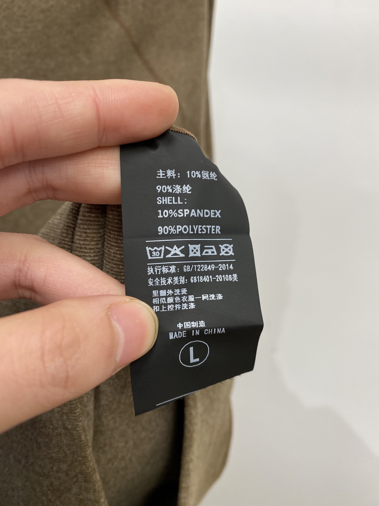 Brunello Cucinelli、2025新品长袖卫衣，帅气时尚，胸前精致刺绣图案logo，简约百搭