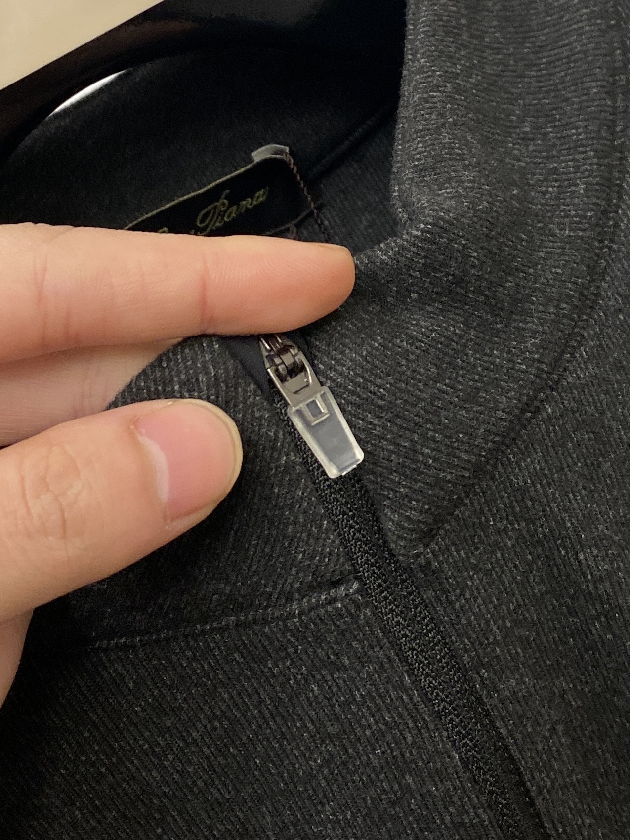 ￼lp🆕、2025新品长袖卫衣，帅气时尚，胸前顶级印胶字母图案logo，简约百搭款。面料棉 不仅挺括，保