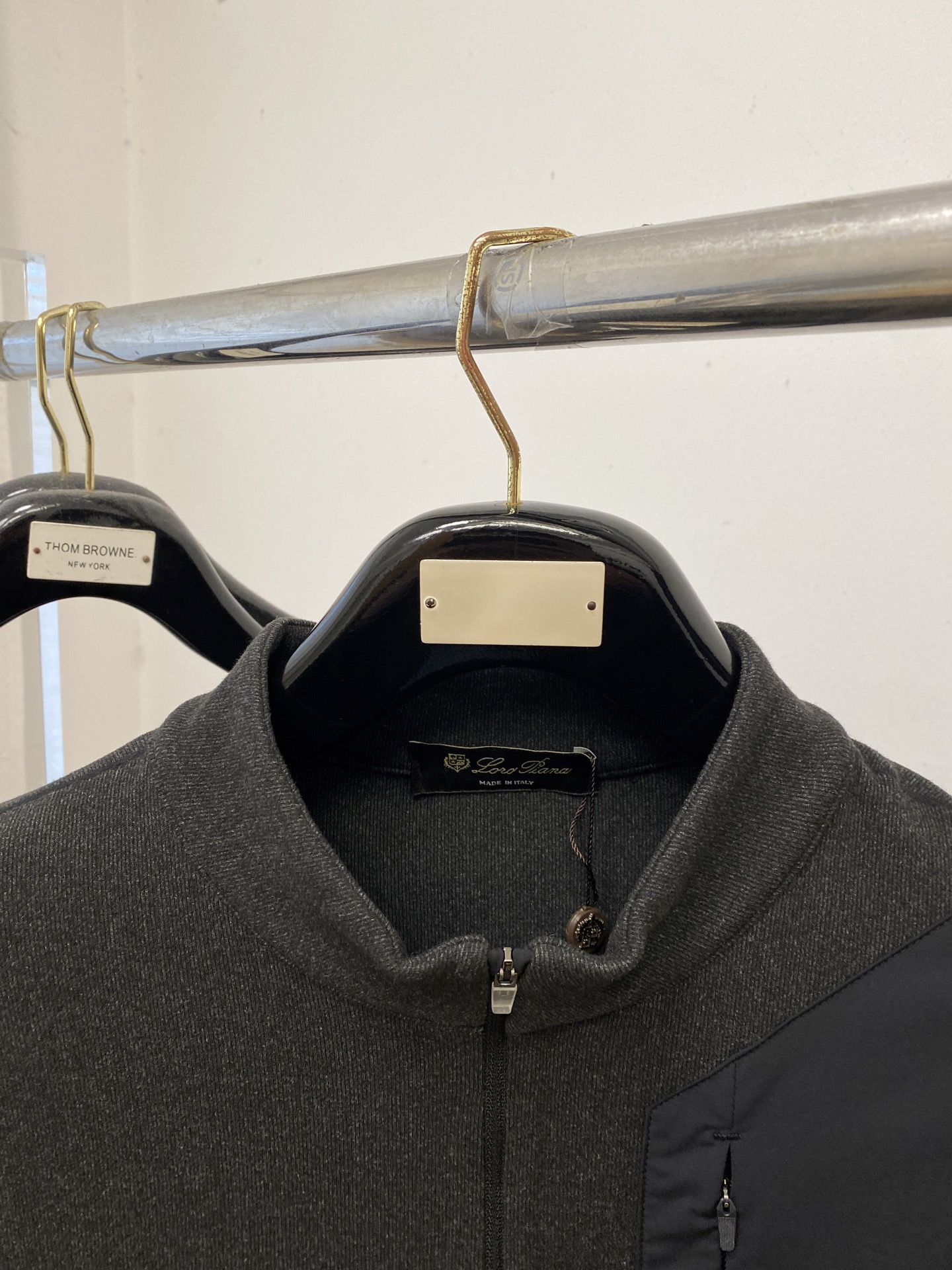 ￼lp🆕、2025新品长袖卫衣，帅气时尚，胸前顶级印胶字母图案logo，简约百搭款。面料棉 不仅挺括，保