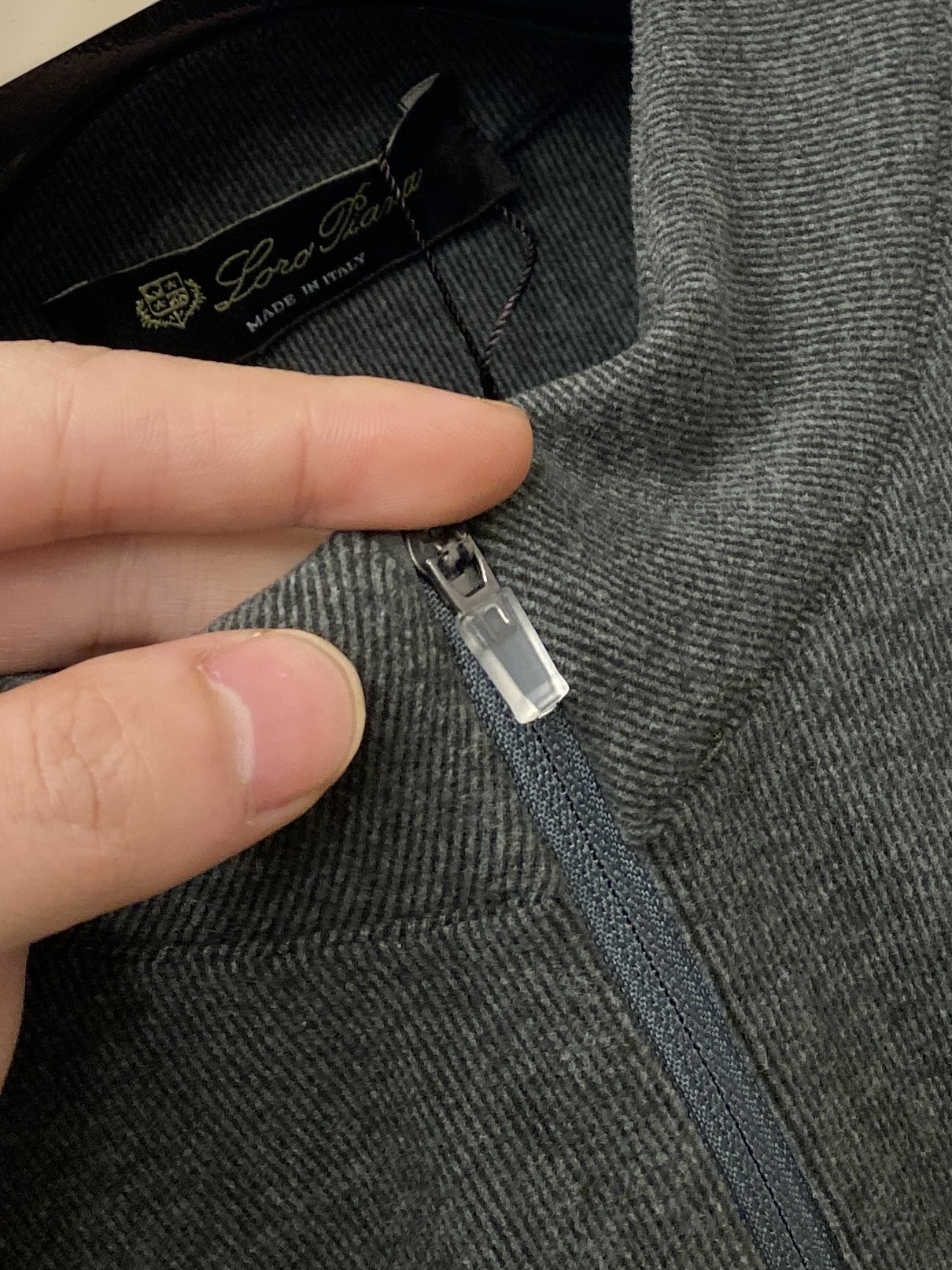 lp🆕、2025新品长袖卫衣，帅气时尚，胸前顶级印胶字母图案logo，简约百搭款。面料棉 不仅挺括，保持