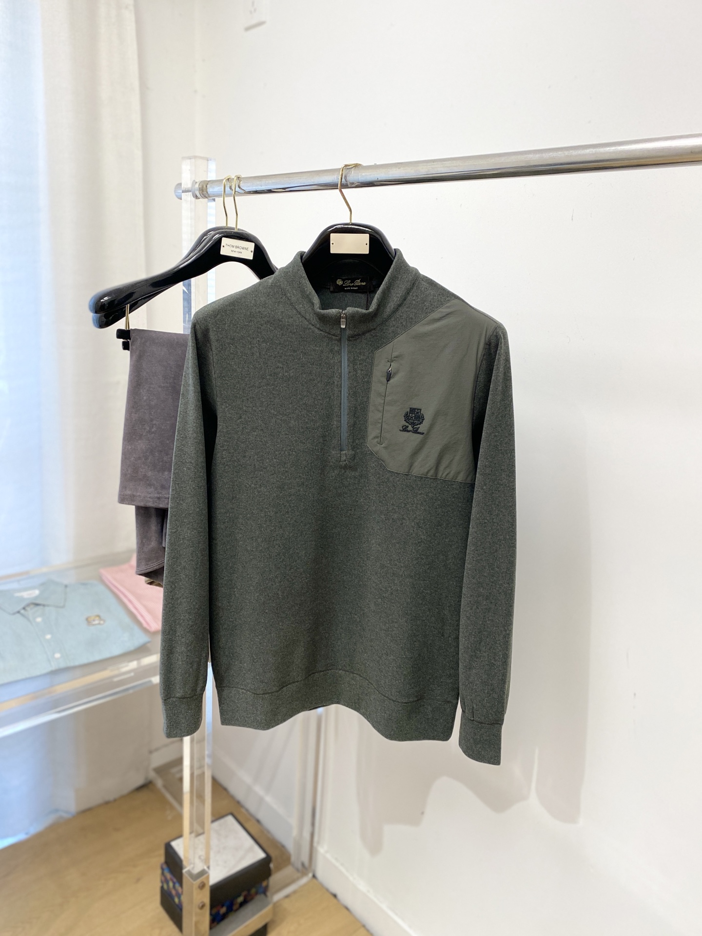 lp🆕、2025新品长袖卫衣，帅气时尚，胸前顶级印胶字母图案logo，简约百搭款。面料棉 不仅挺括，保持